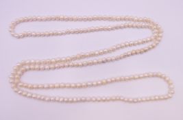 A string of pearls. 128 cm long.