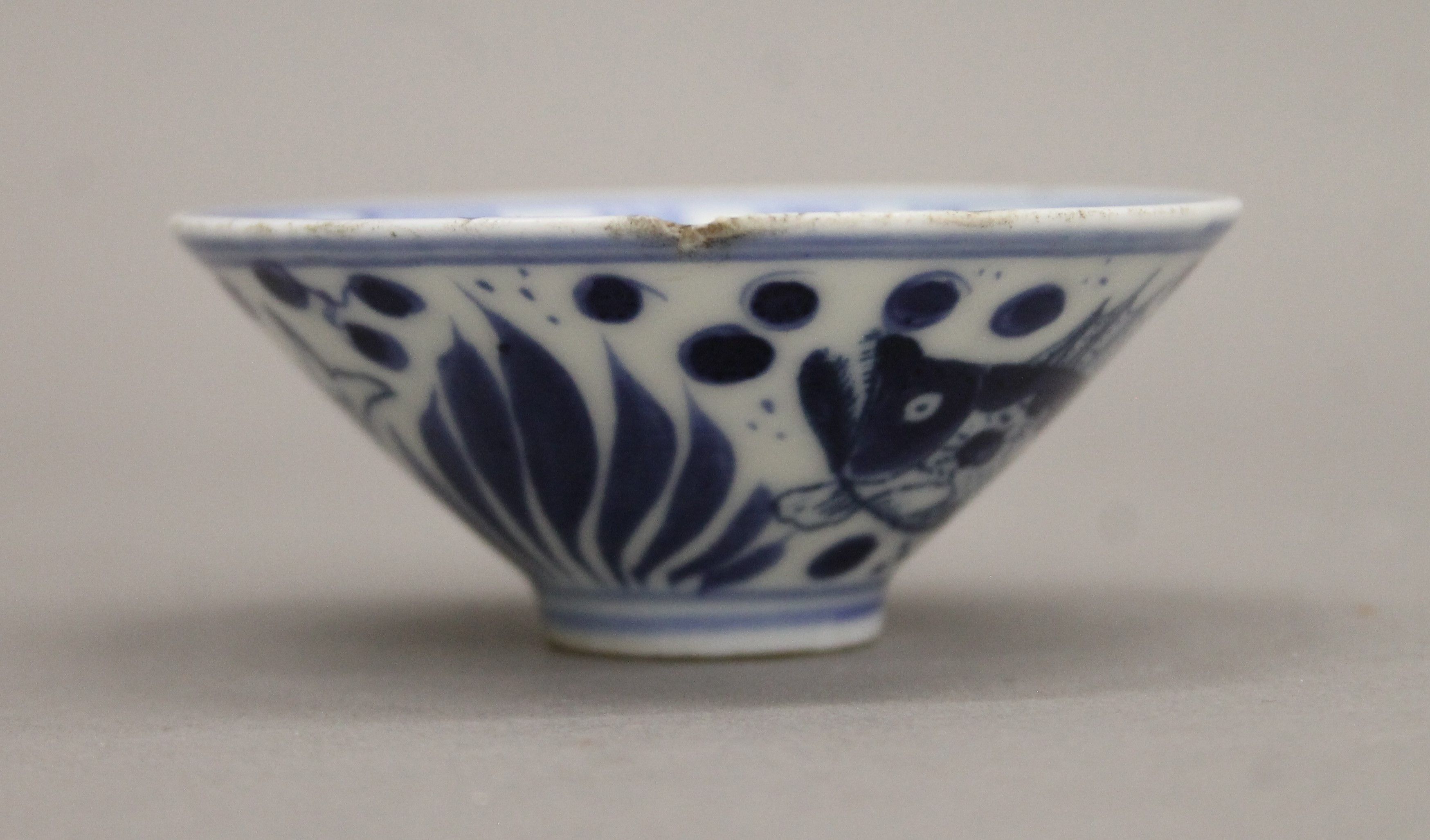 Three Chinese porcelain tea bowls. The largest 9.5 cm diameter. - Image 8 of 10