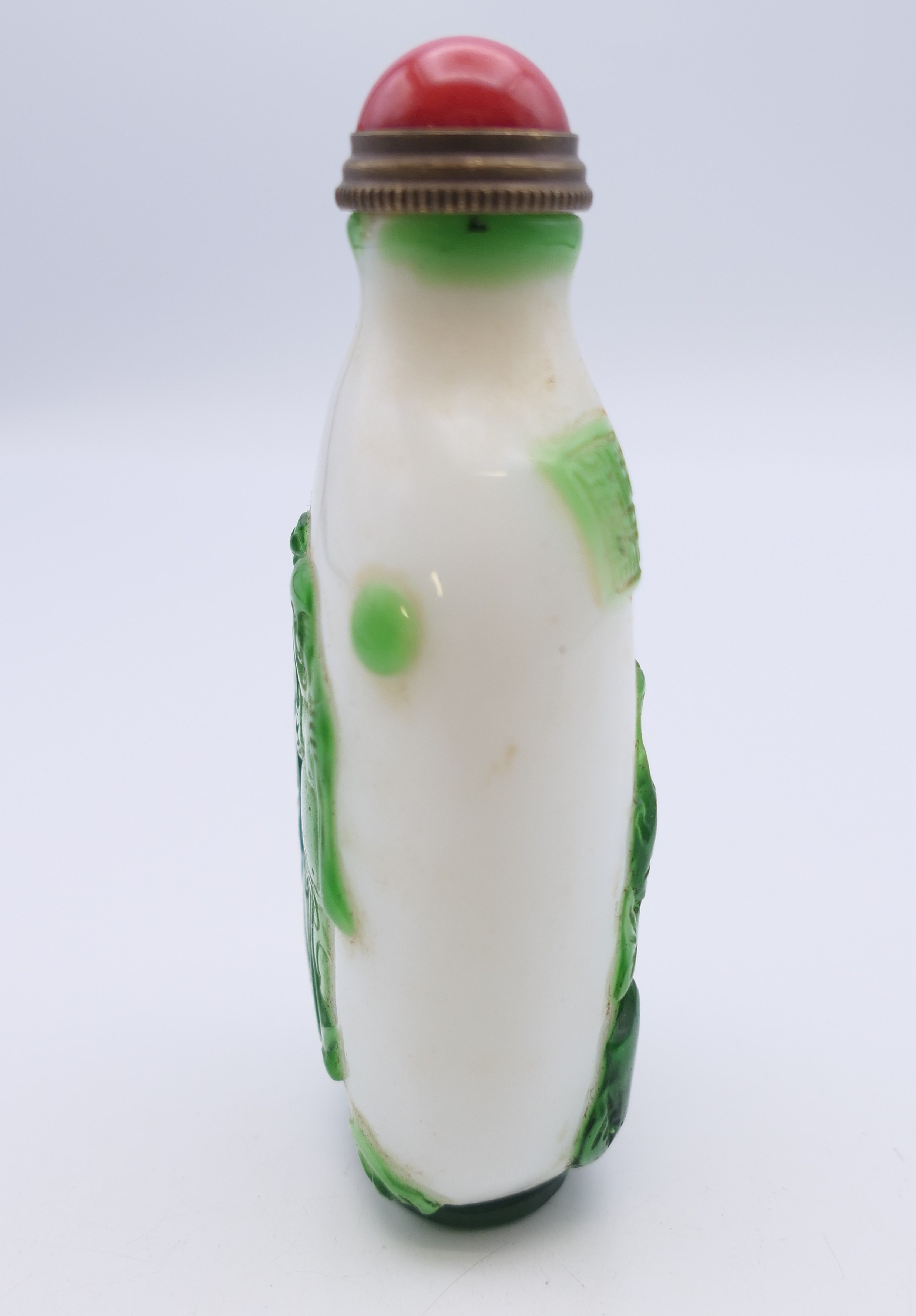 A Peking glass snuff bottle. 8.5 cm high. - Image 4 of 6