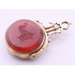 An unmarked 9 ct gold carnelian and bloodstone swing fob. 4.5 cm high.