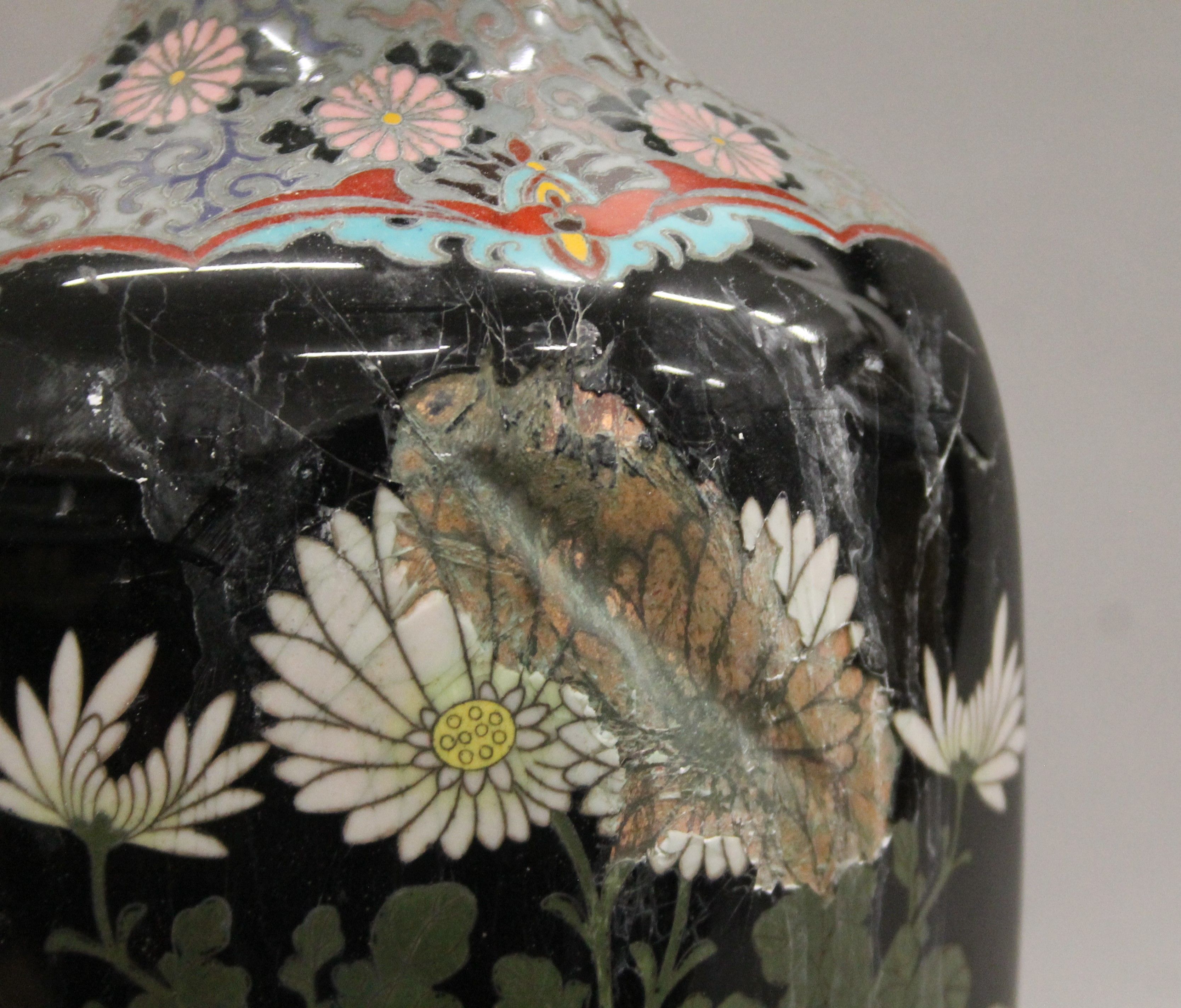 A quantity of antique Oriental vases and an 18th century mug. The largest 30 cm high. - Image 23 of 72