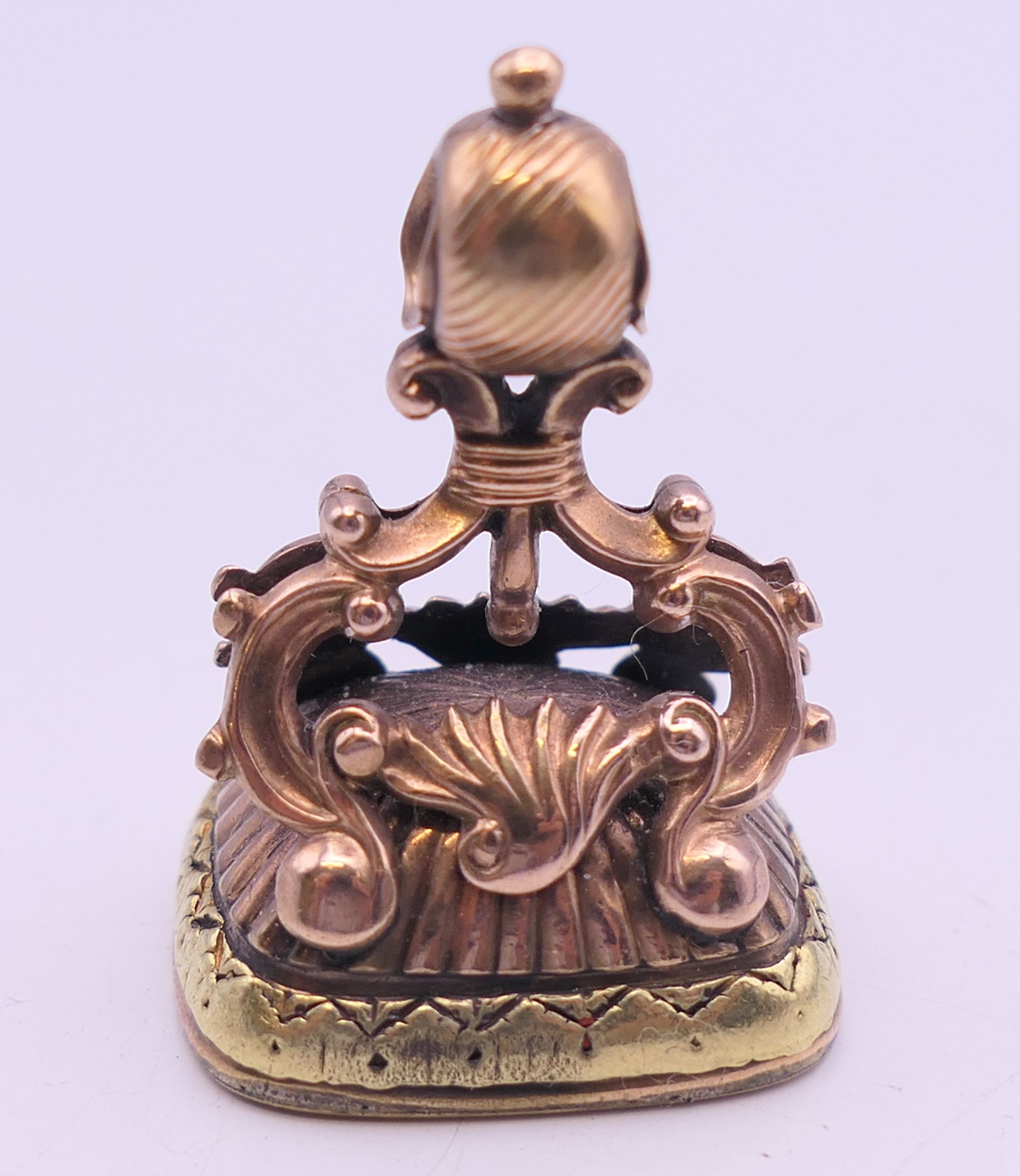 An 18 ct rose and yellow gold bloodstone fob seal. 3.5 cm high. 12.7 grammes total weight. - Image 2 of 6