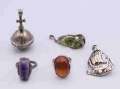 Two silver rings, two silver pendants and a silver brooch.