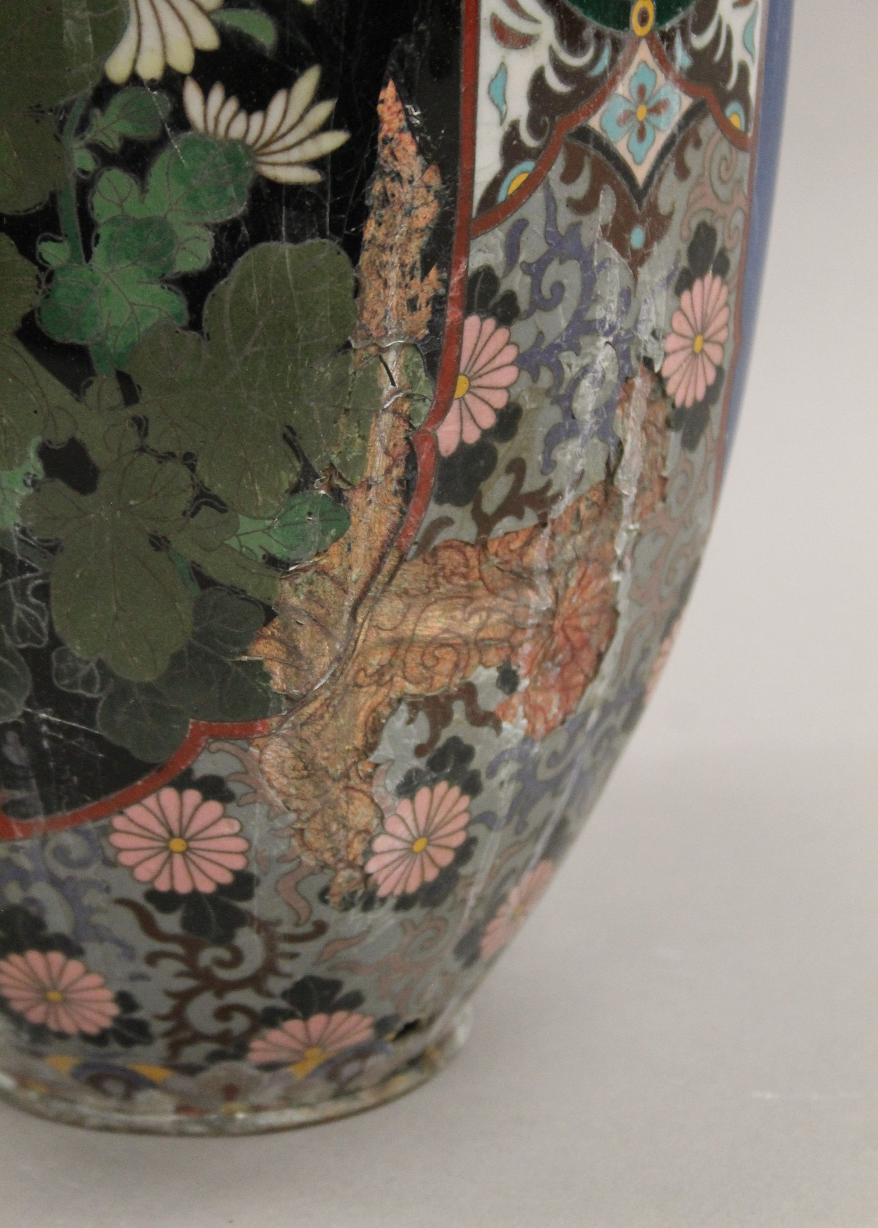A quantity of antique Oriental vases and an 18th century mug. The largest 30 cm high. - Image 24 of 72
