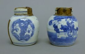 A pair of Chinese blue and white porcelain tea jars. 11.5 cm high.