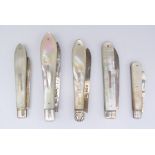 Five silver bladed fruit knives with mother-of-pearl handles. The largest 9 cm long.