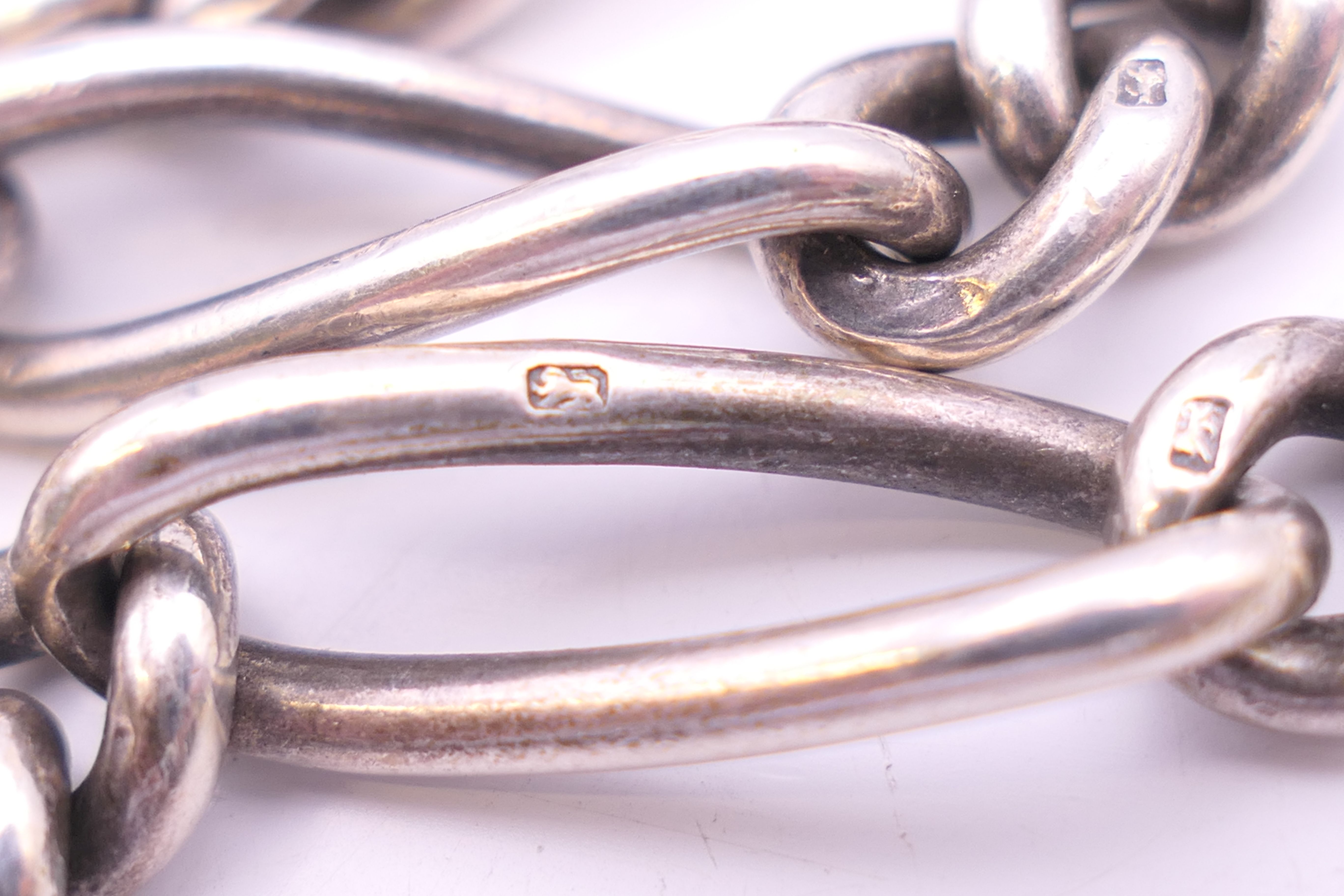 A silver watch chain with twisted link every 5 links. 45 cm long. 57.8 grammes. - Image 6 of 6