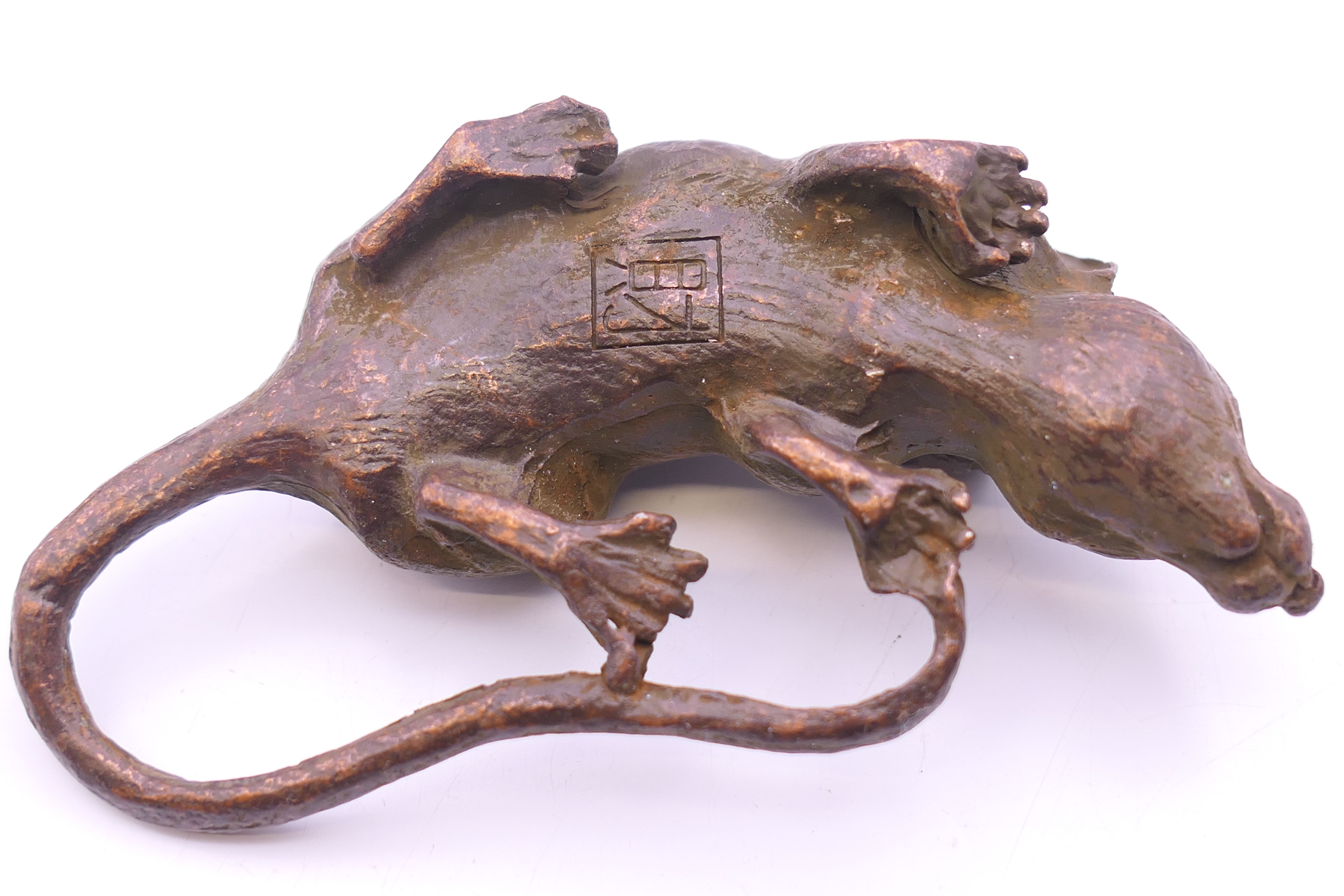 A bronze model of a rat. 8.5 cm long. - Image 4 of 4