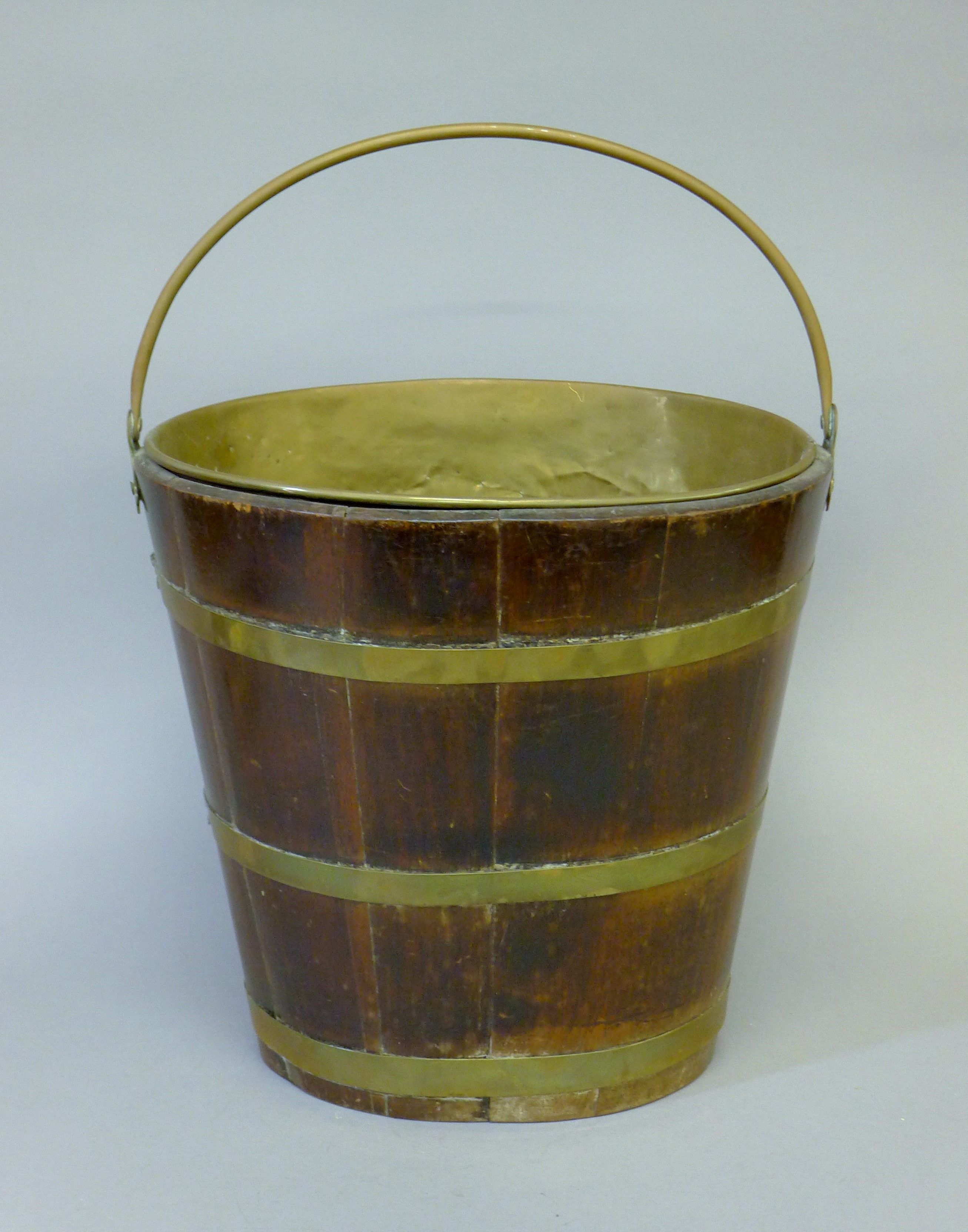 A brass bound log bucket. 34 cm wide. - Image 4 of 4