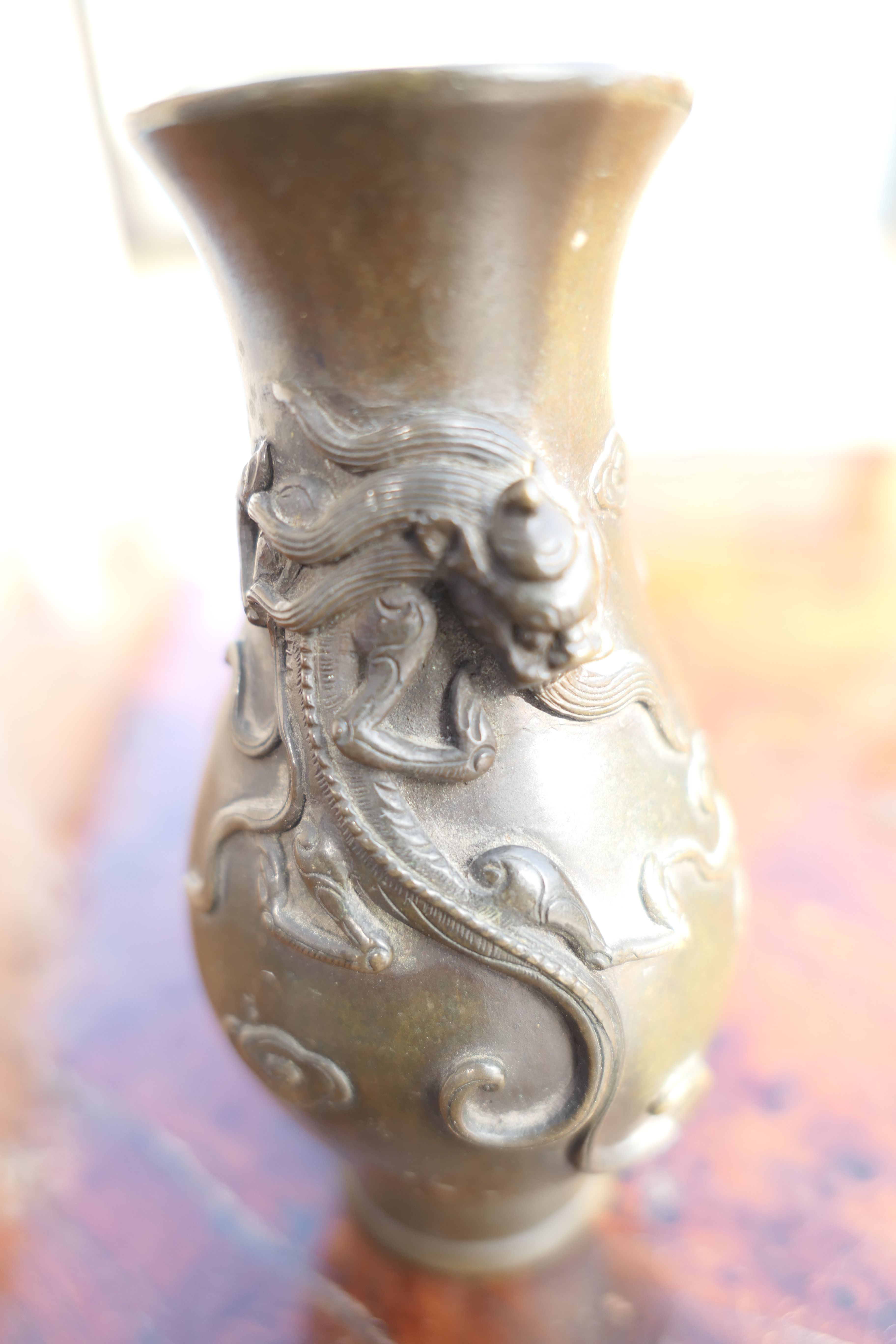 A small Chinese bronze vase decorated with dragons. 10 cm high. - Image 9 of 13