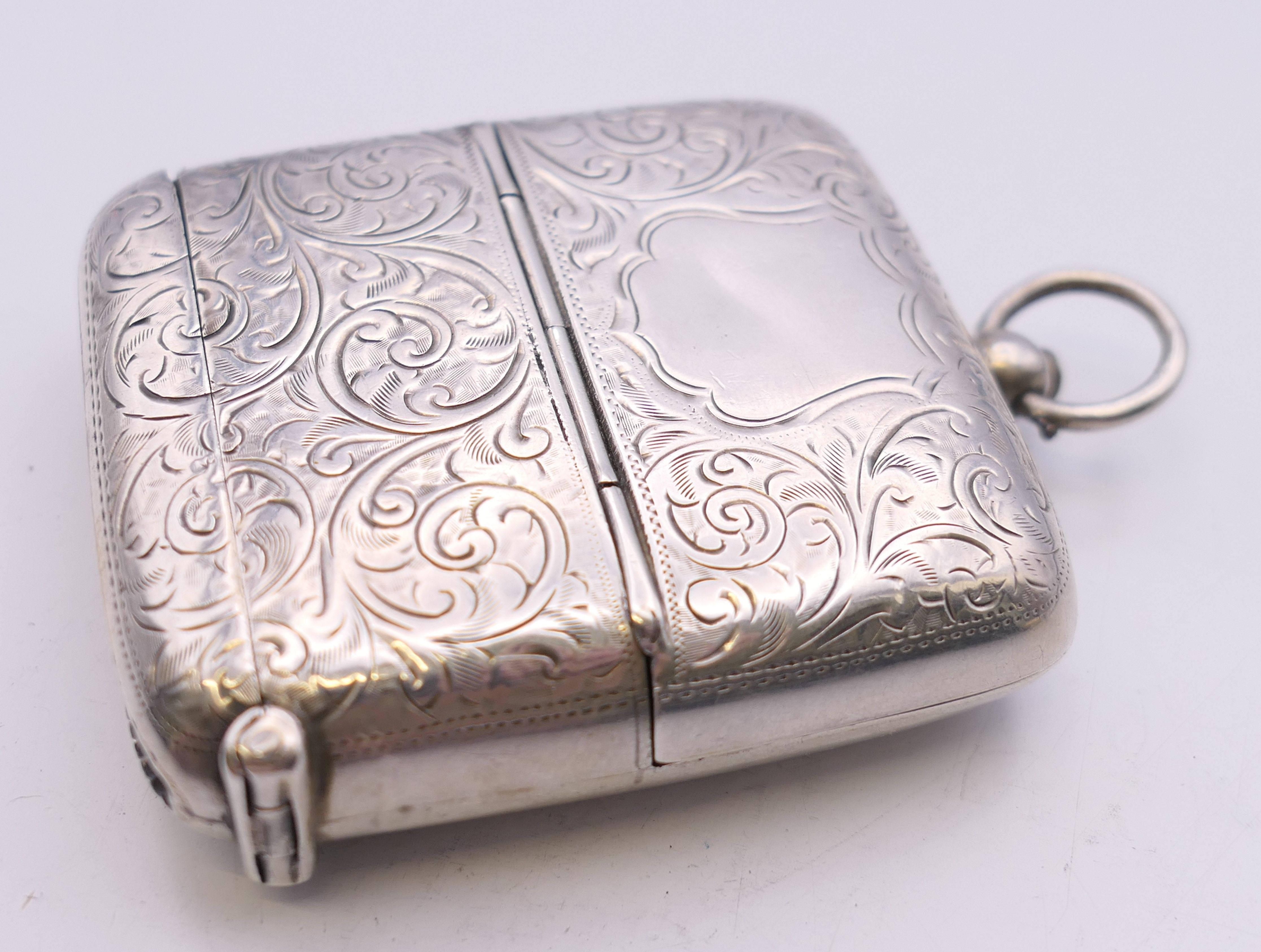 An Edwardian silver vesta/double sovereign case, Birmingham 1909. 5 cm wide. 63.2 grammes. - Image 3 of 9