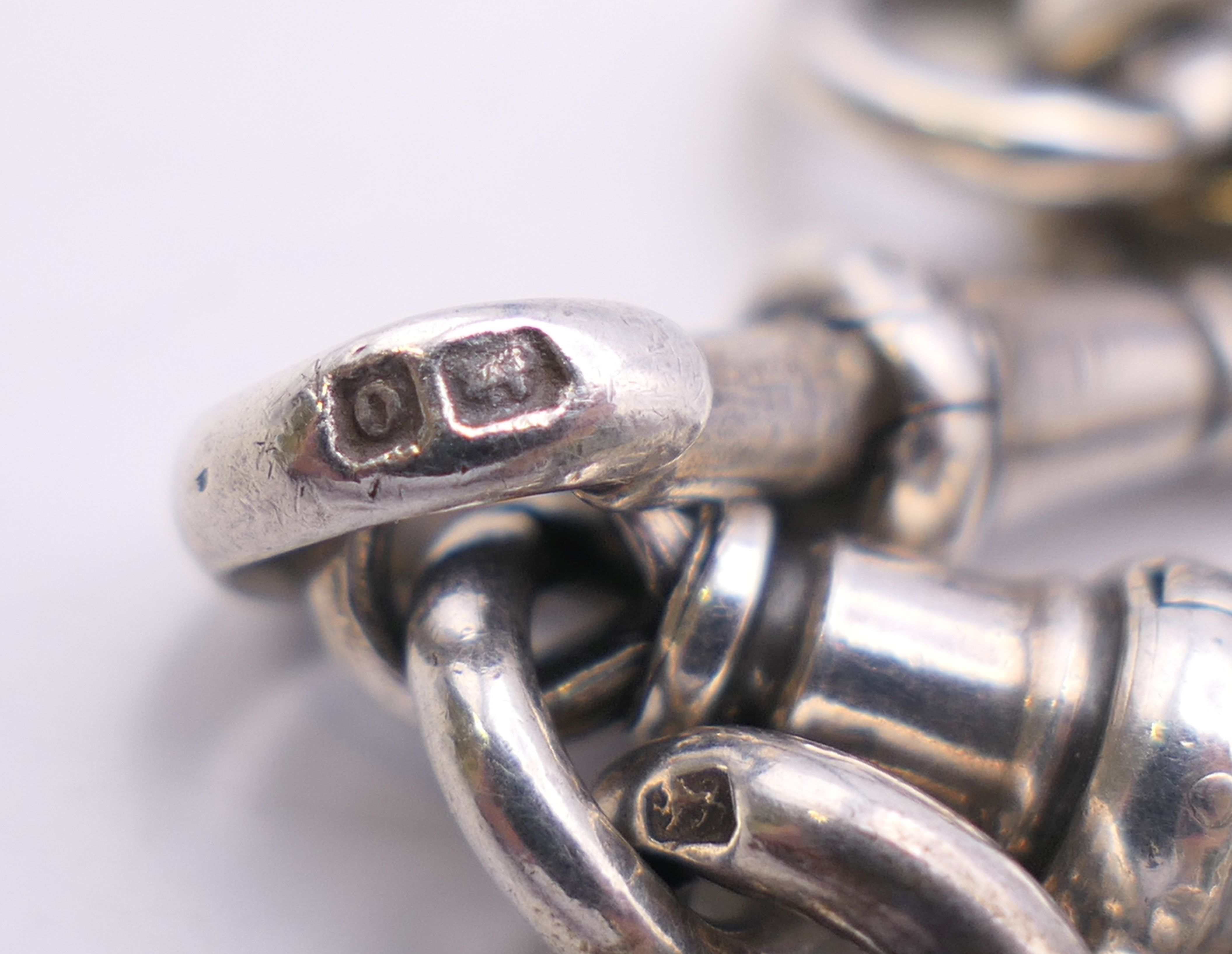 A silver watch chain with twisted link every 5 links. 45 cm long. 57.8 grammes. - Image 5 of 6