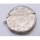 An Edwardian silver round vesta with leaf chased pattern, Birmingham 1909. 4.5 cm diameter. 15.