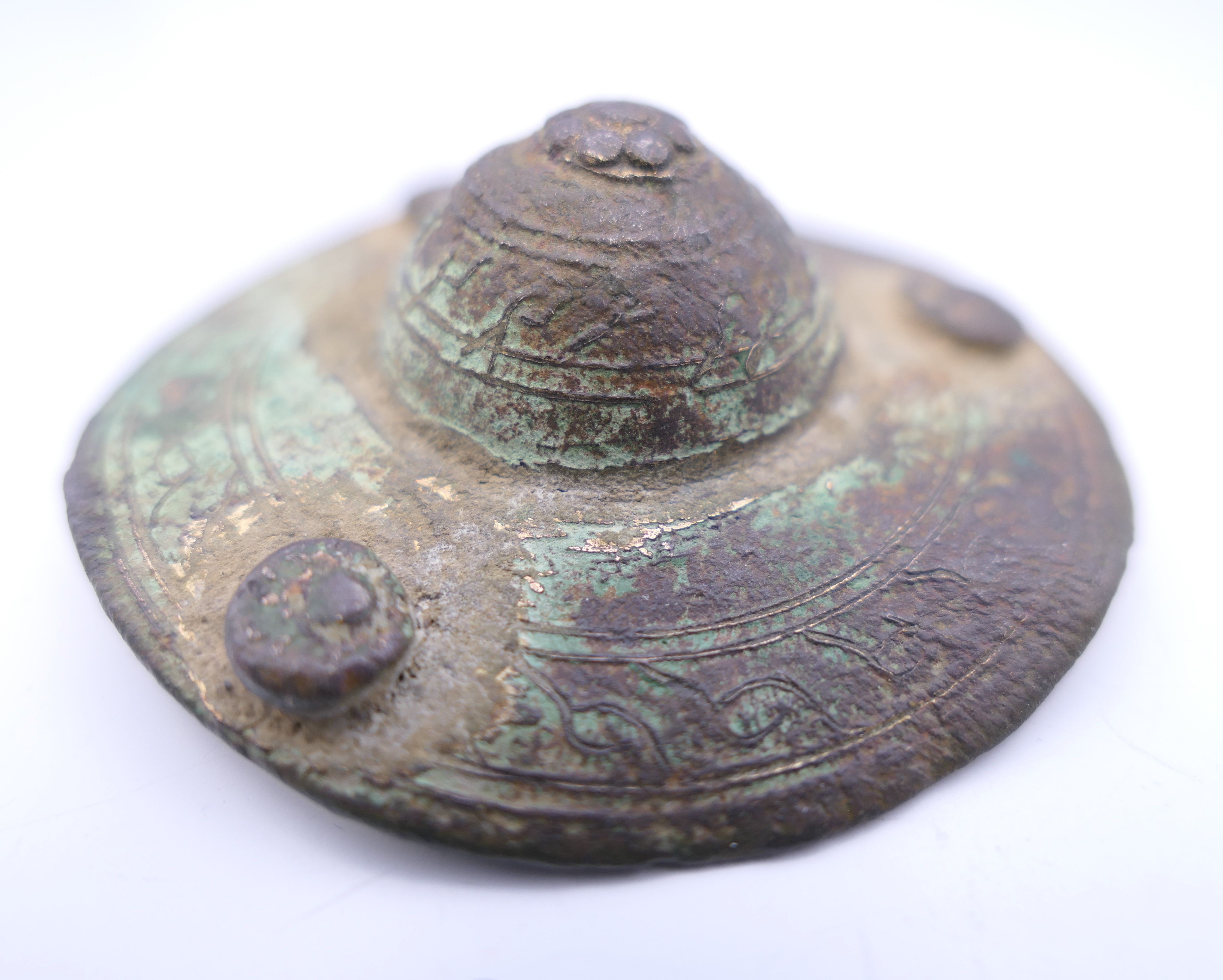 An antiquity, possibly Saxon clasp/shield boss. 5 cm diameter. - Image 5 of 6