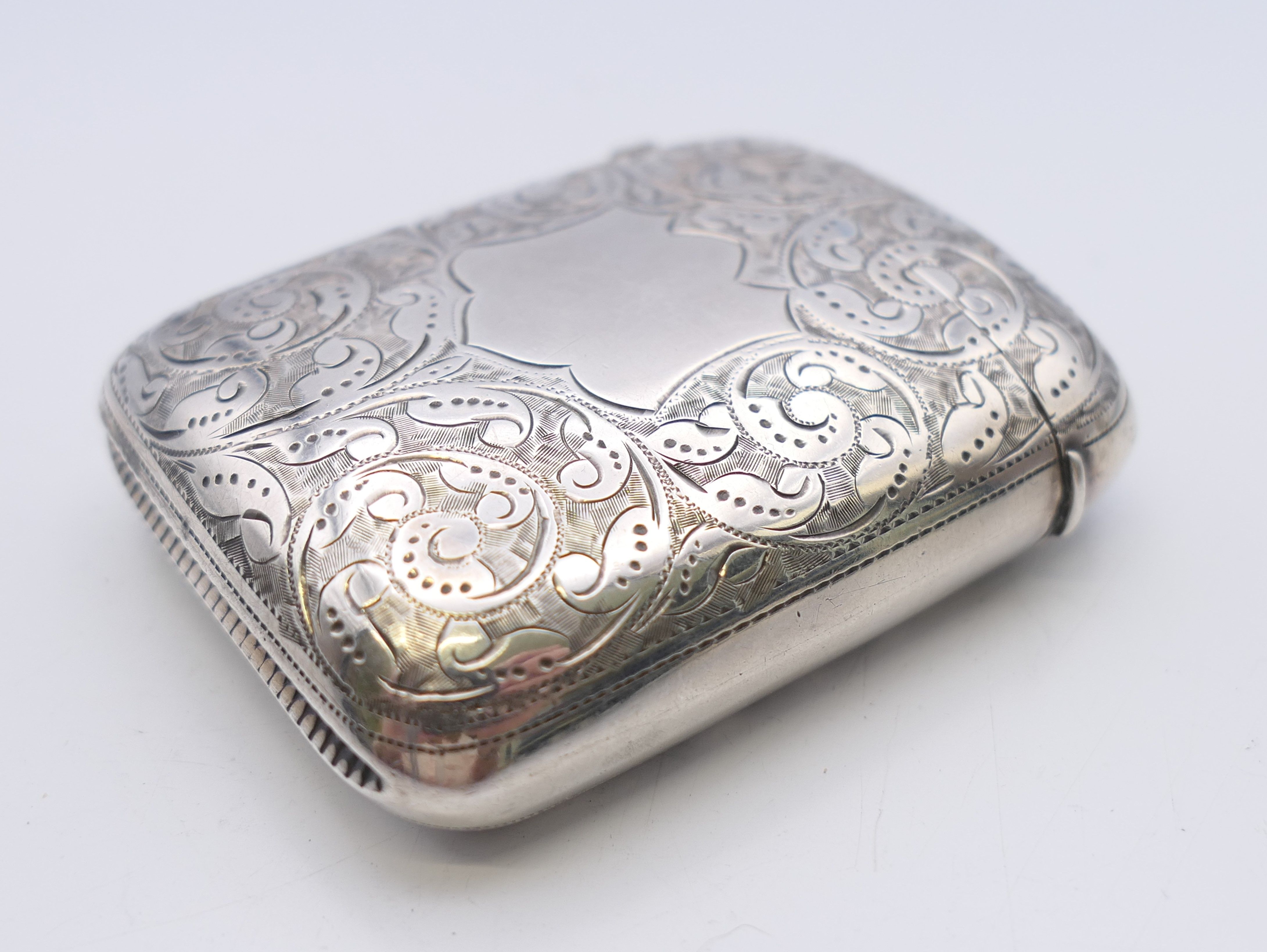 A Victorian silver vesta with leaf chased pattern, Birmingham 1894. 4.5 cm wide, 5.5 cm high. - Image 3 of 4