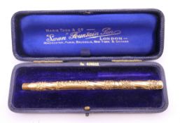 A gilt cased Swan fountain pen, in box. 13 cm long.