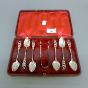 A cased set of silver teaspoons and tongs. 93.1 grammes.