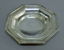 A small silver dish. 12 cm diameter. 91.7 grammes.