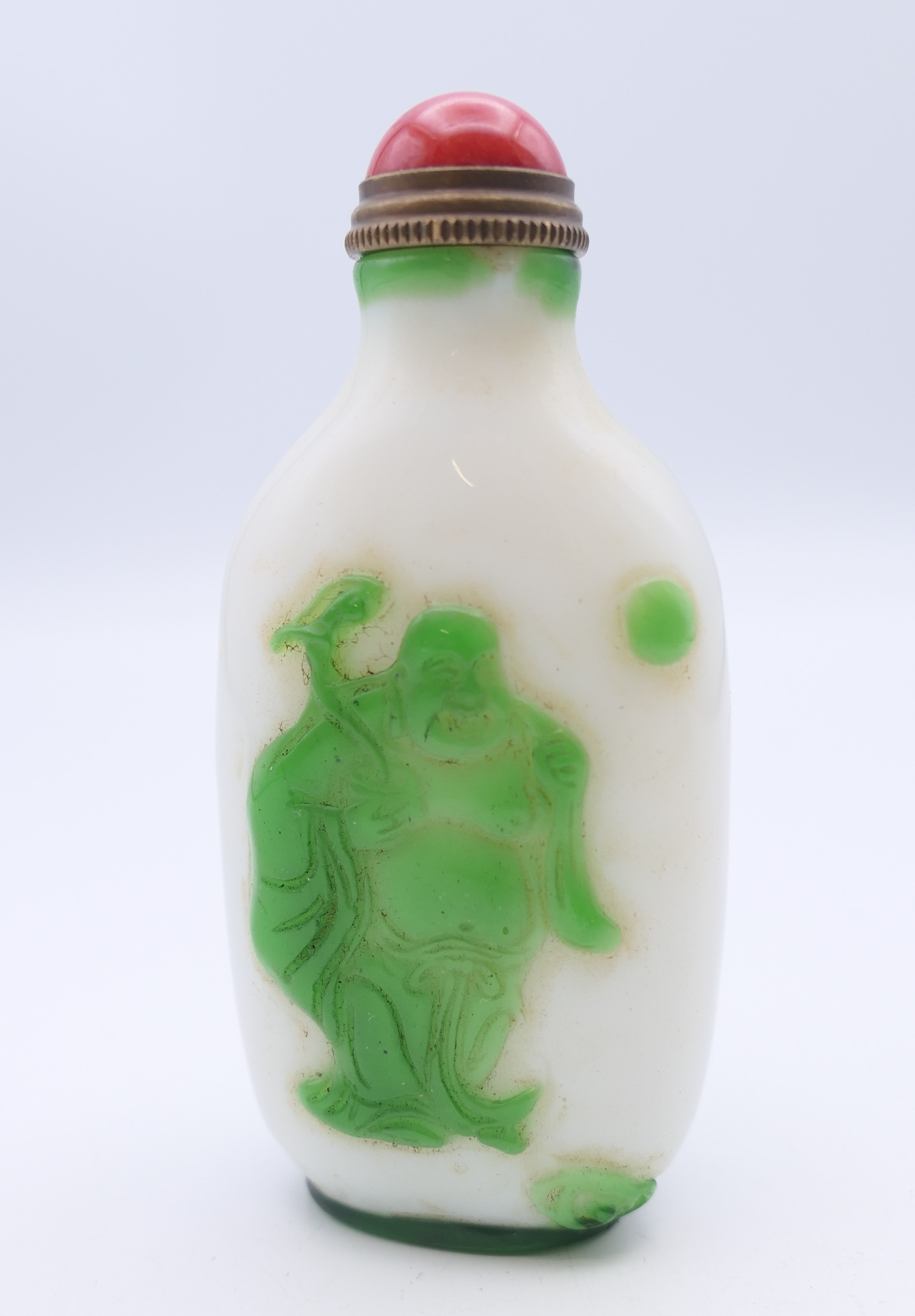 A Peking glass snuff bottle. 8.5 cm high. - Image 2 of 6