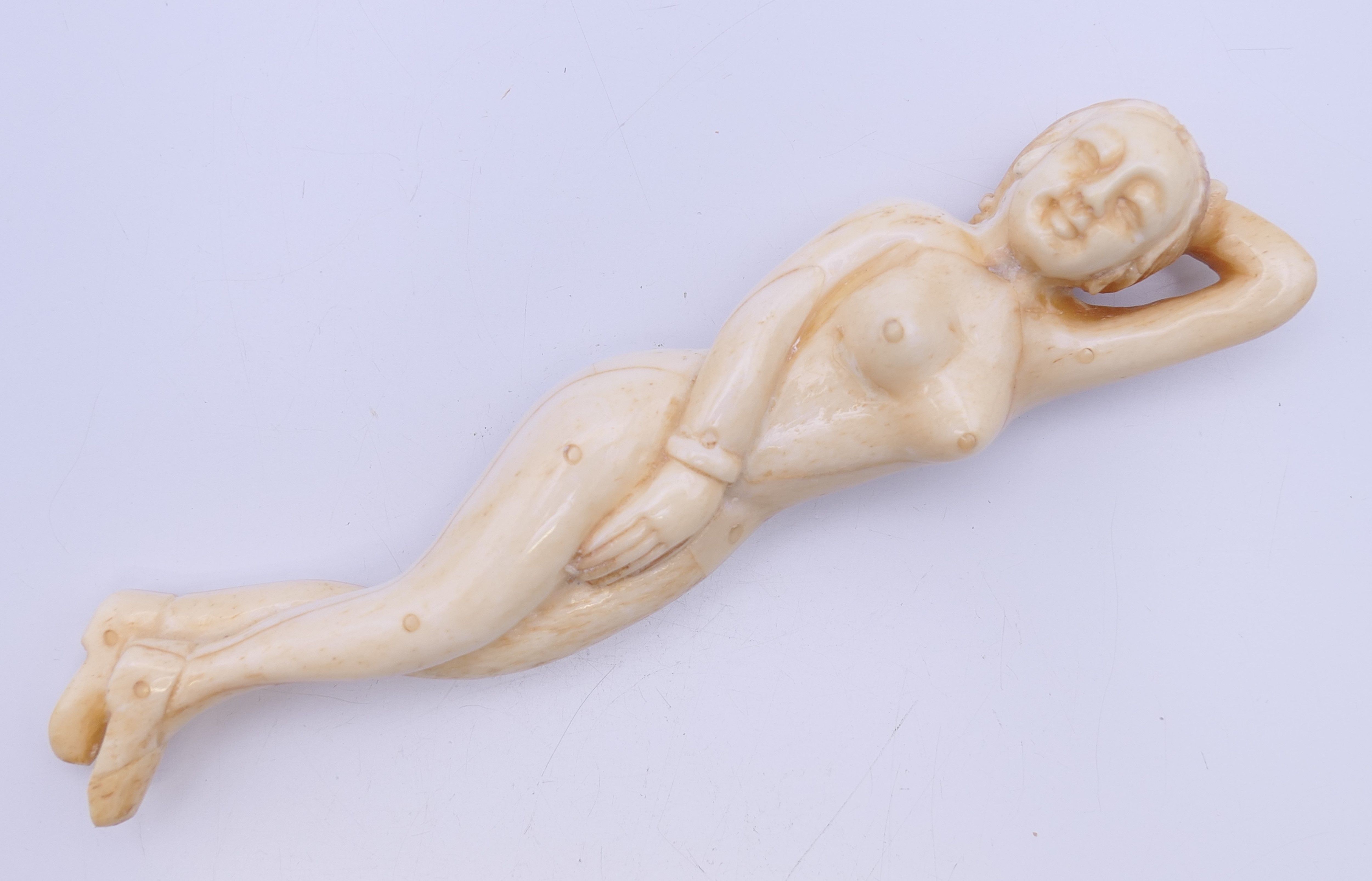 A bone model of a doctor's figure 12.5 cm long.