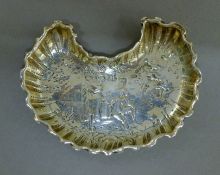 A small Continental silver pin dish. 7.5 cm wide. 29.1 grammes.