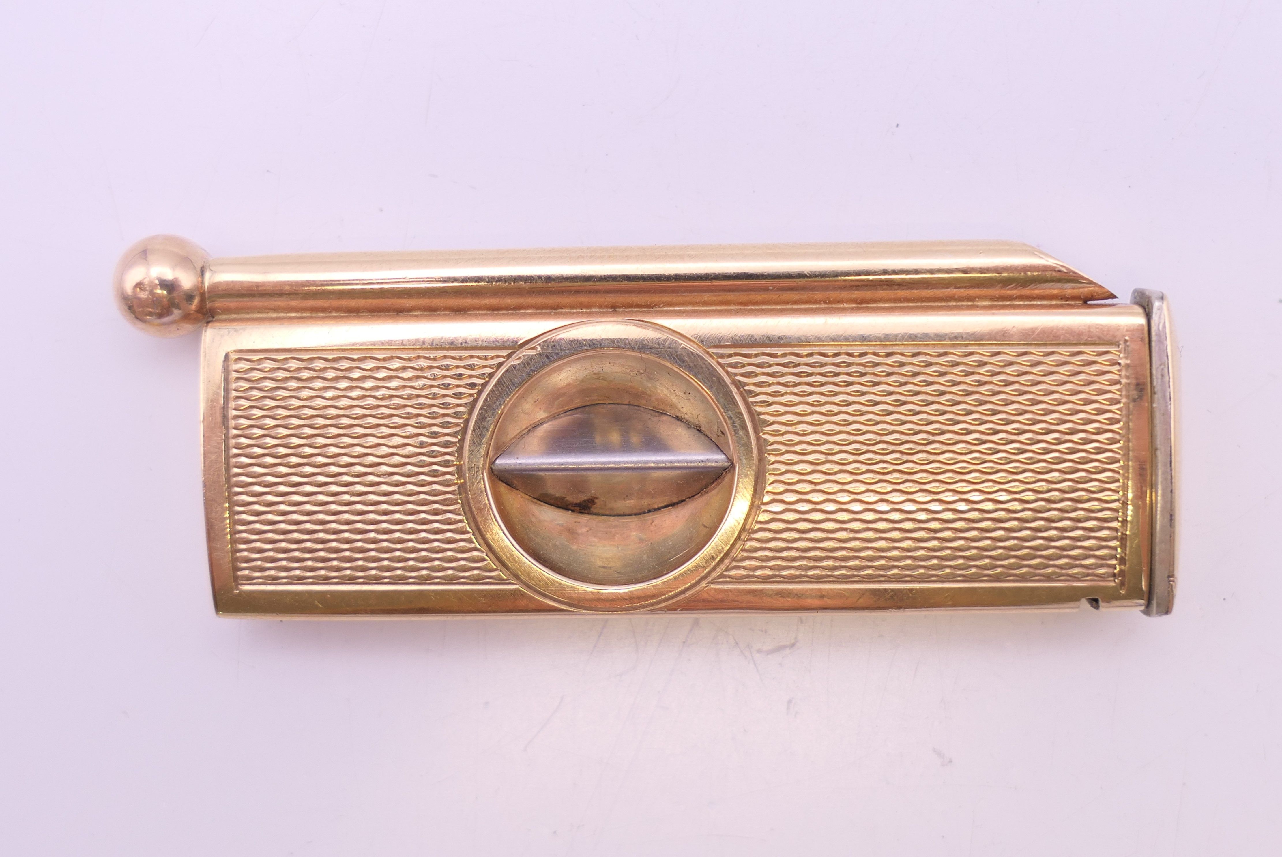 A 9 ct gold cigar piercer and cutter. 6 cm long. 14.