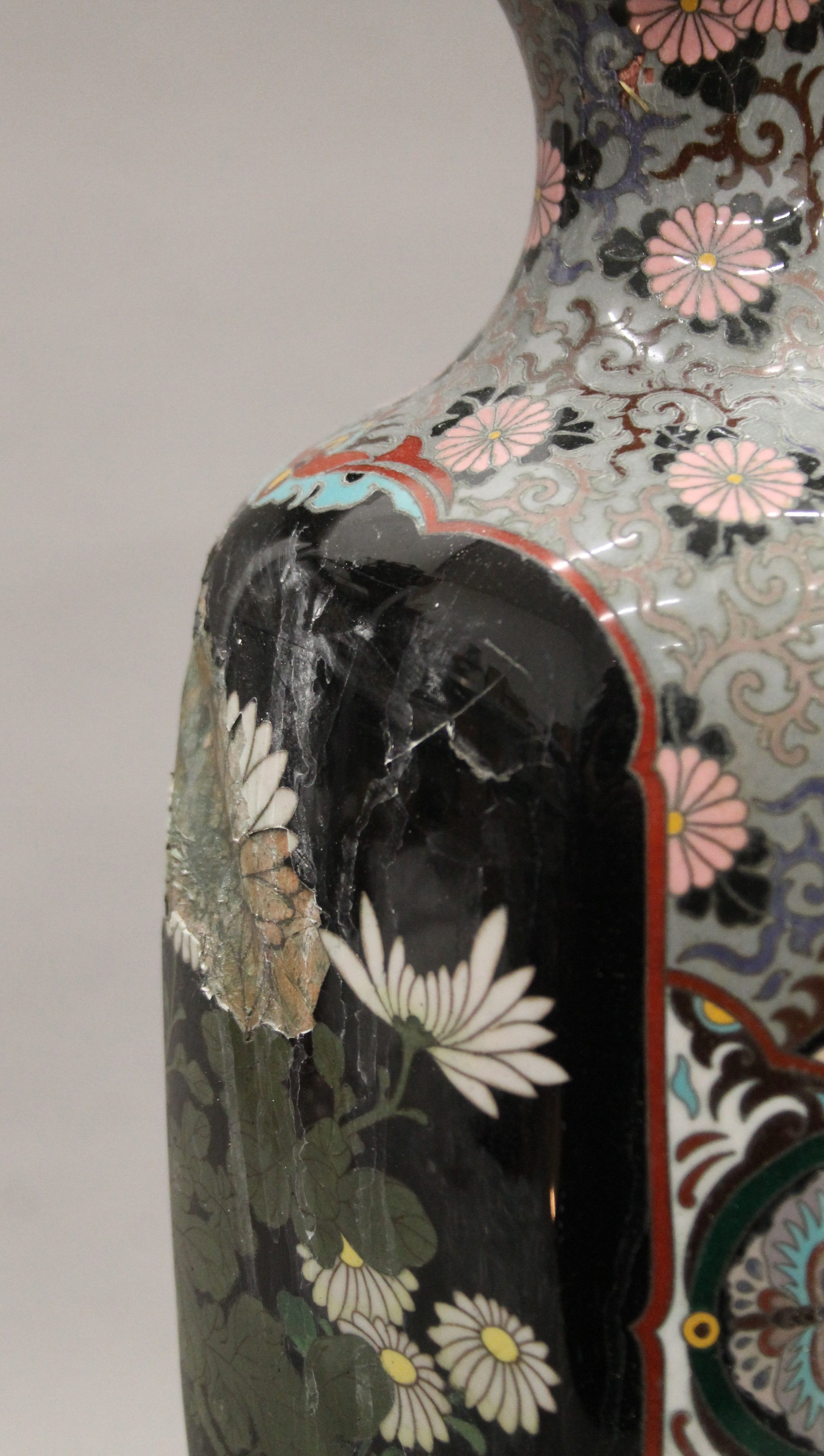 A quantity of antique Oriental vases and an 18th century mug. The largest 30 cm high. - Image 22 of 72