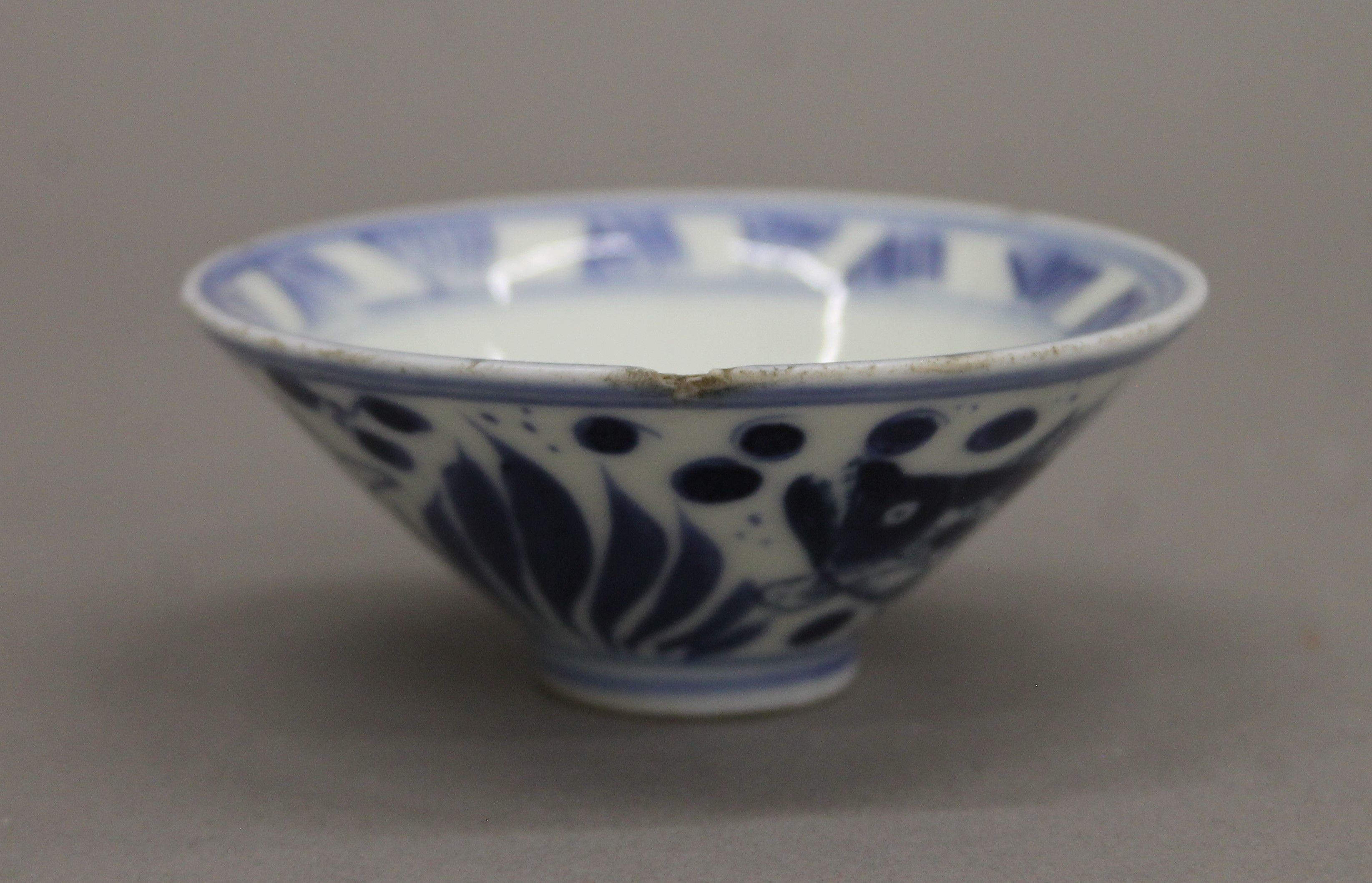 Three Chinese porcelain tea bowls. The largest 9.5 cm diameter. - Image 7 of 10