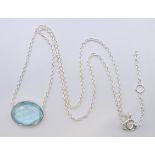 A silver aquamarine set necklace, 40 cm long.