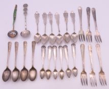 A small quantity of silver teaspoons and plate cake forks. 198.5 grammes in total (124.