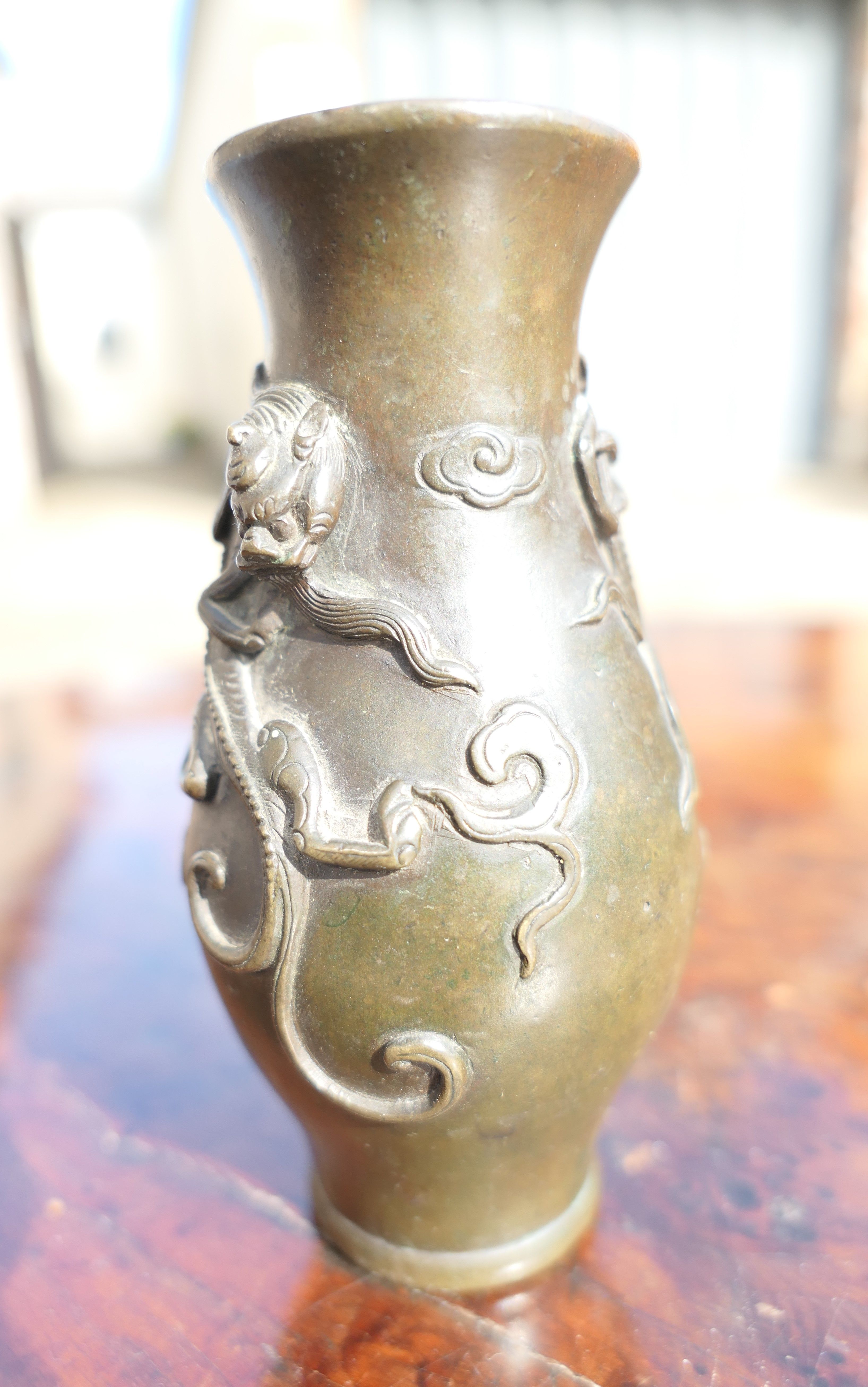 A small Chinese bronze vase decorated with dragons. 10 cm high. - Image 7 of 13