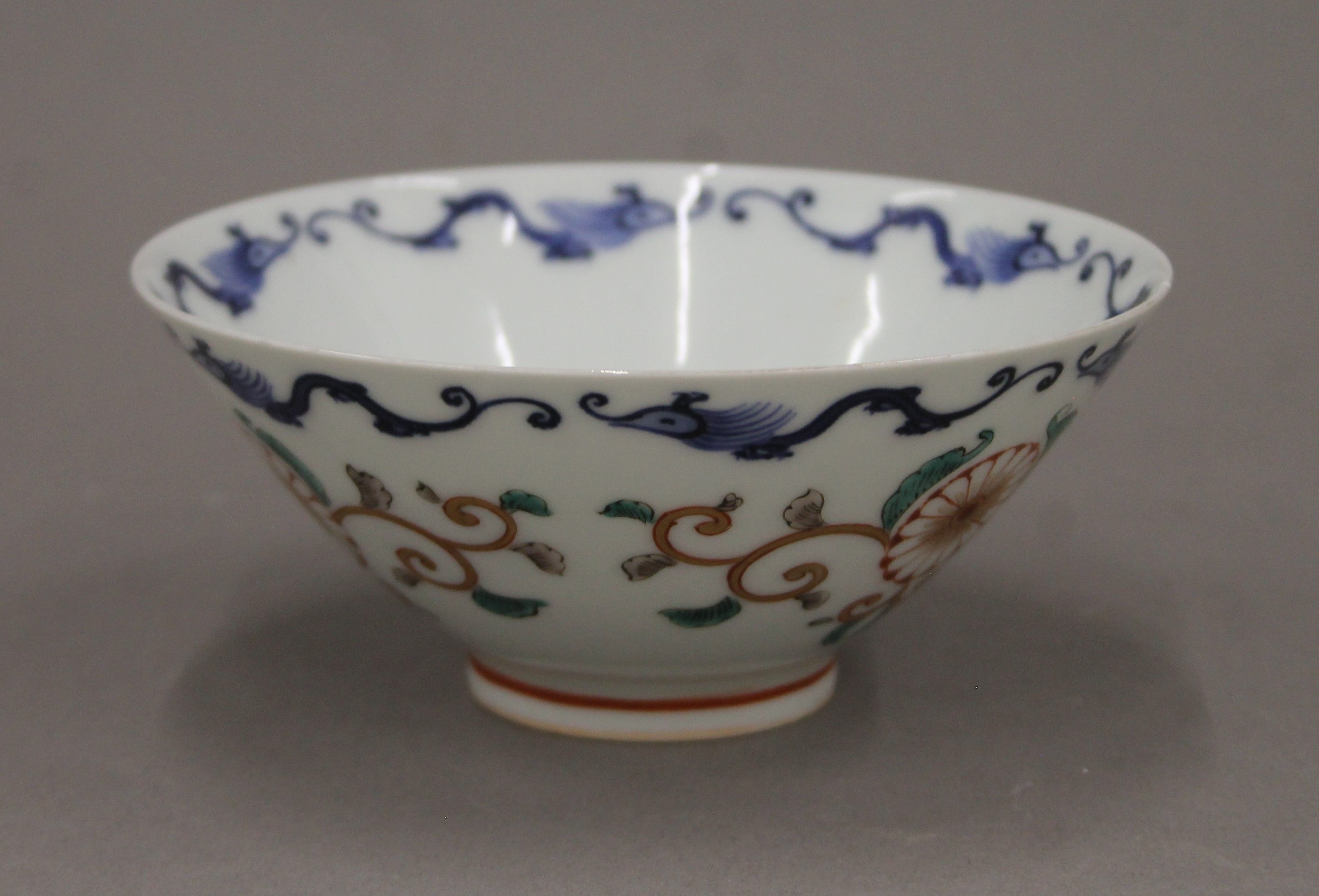 Two Oriental porcelain bowls. The largest 13.5 cm diameter. - Image 5 of 8