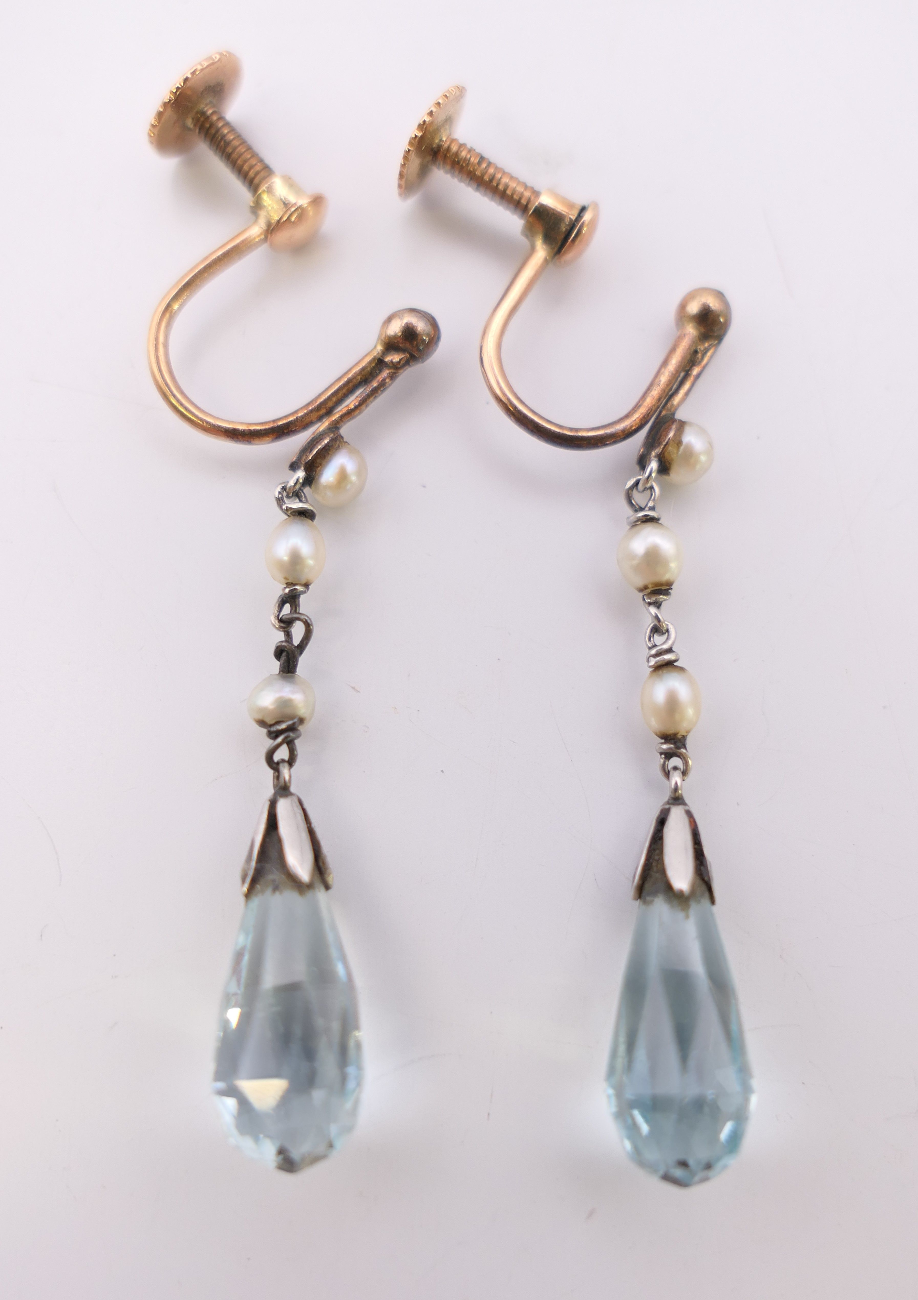 Two pairs of seed pearl earrings. The largest 2.5 cm high. - Bild 2 aus 4