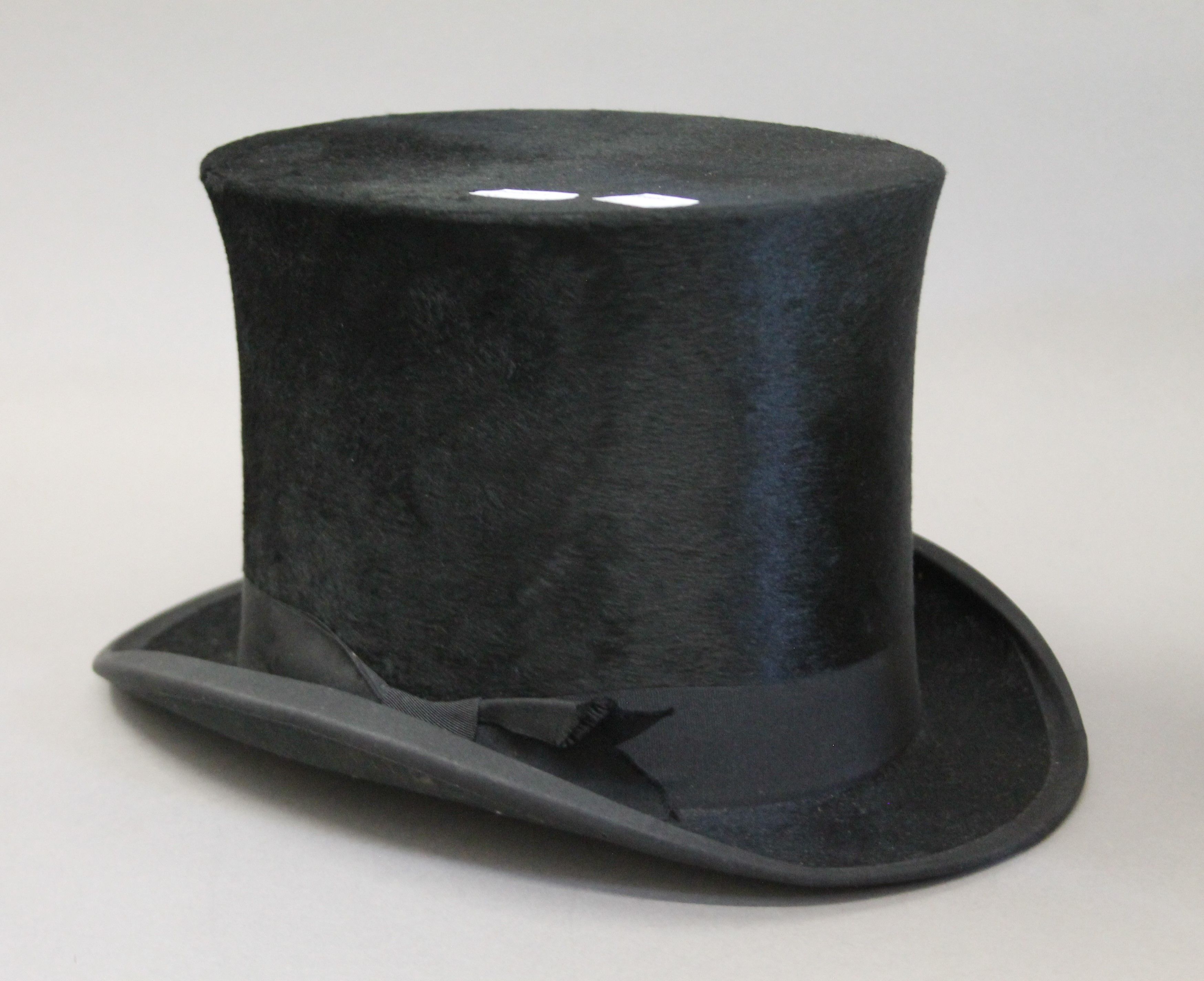 A boxed top hat, two bowler hats and a pair of binoculars. - Image 3 of 6