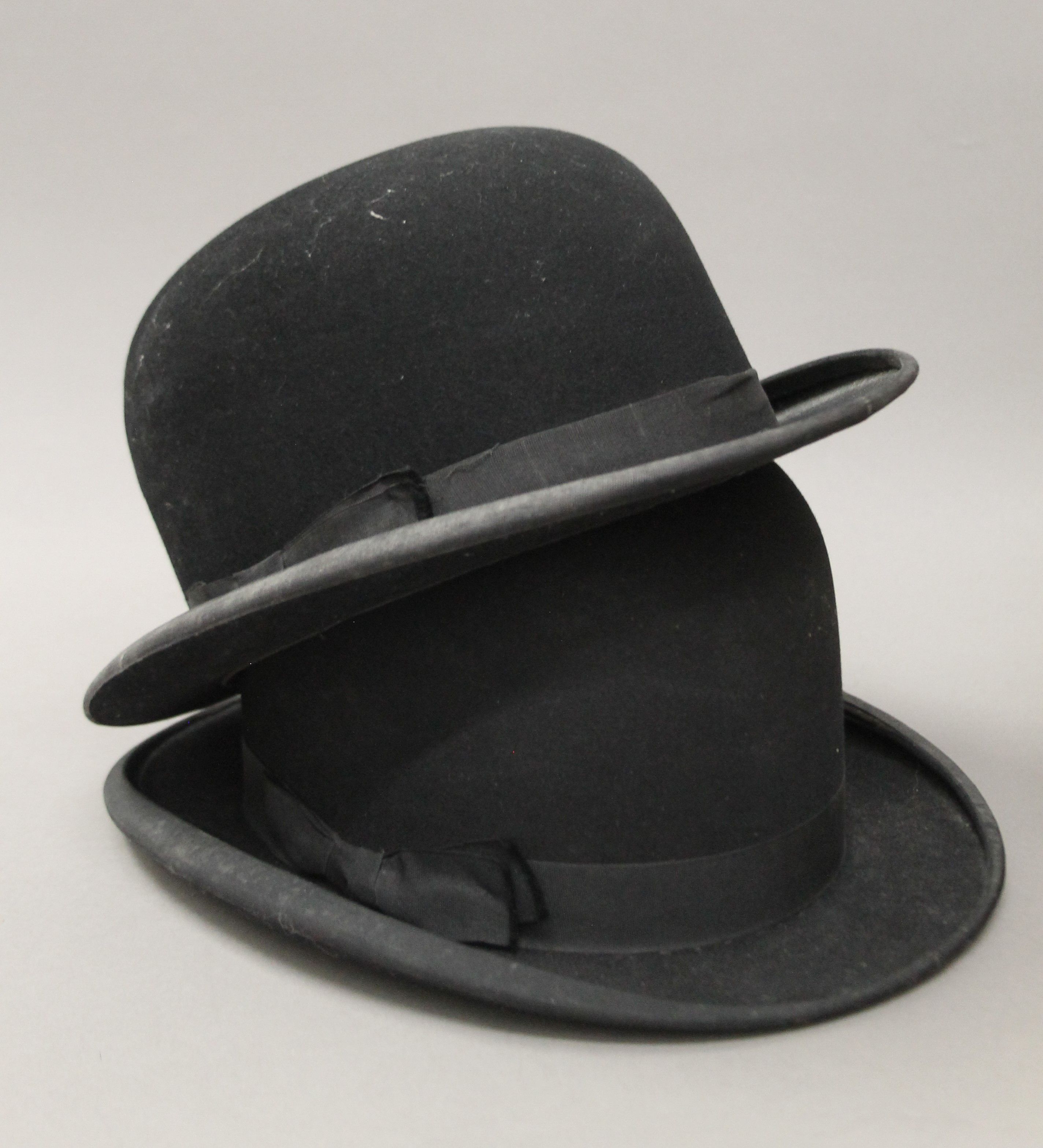 A boxed top hat, two bowler hats and a pair of binoculars. - Image 2 of 6