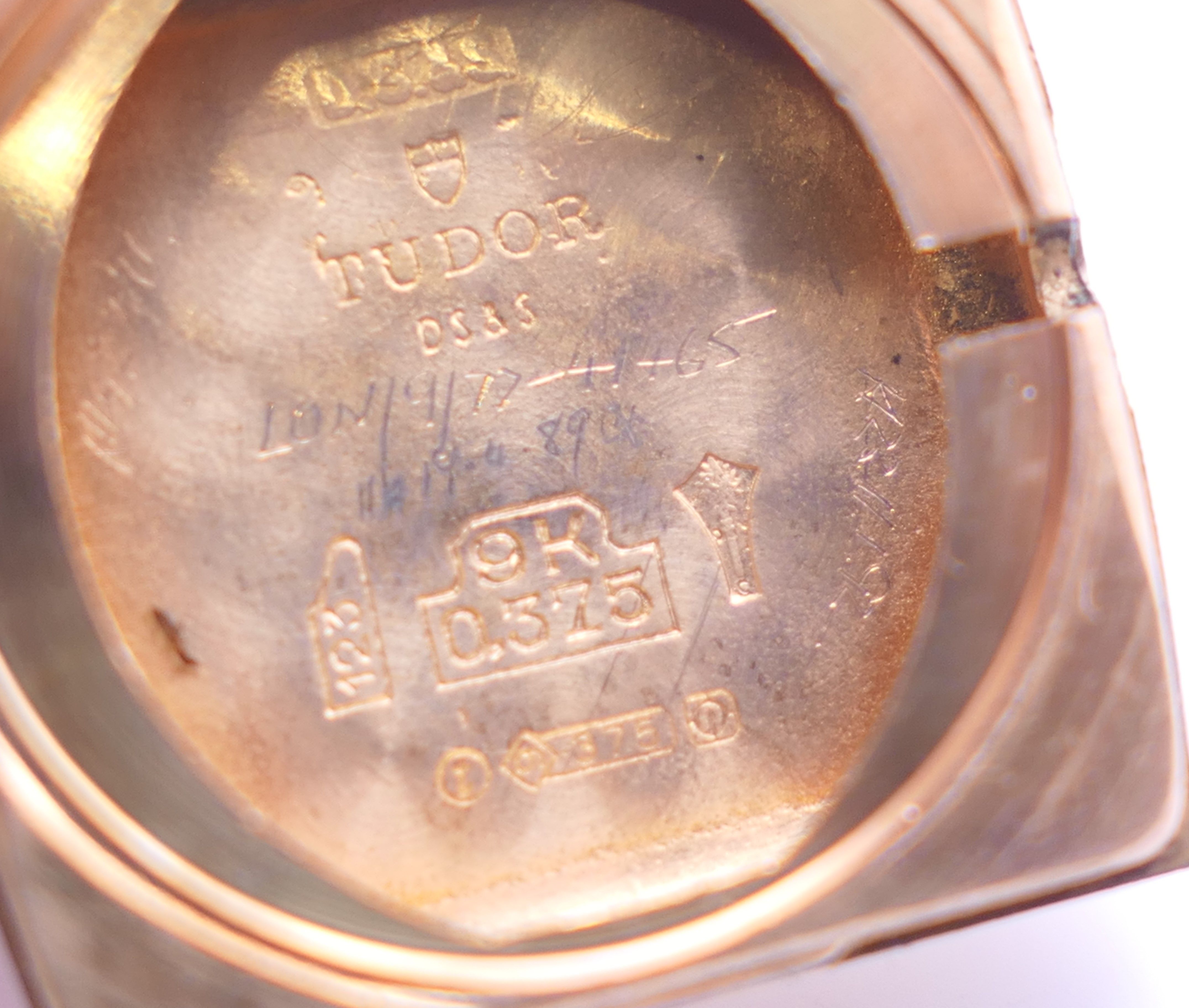 A 9 ct gold ladies Rolex Tudor wristwatch. 2 cm wide. 30.4 grammes total weight. - Image 8 of 11