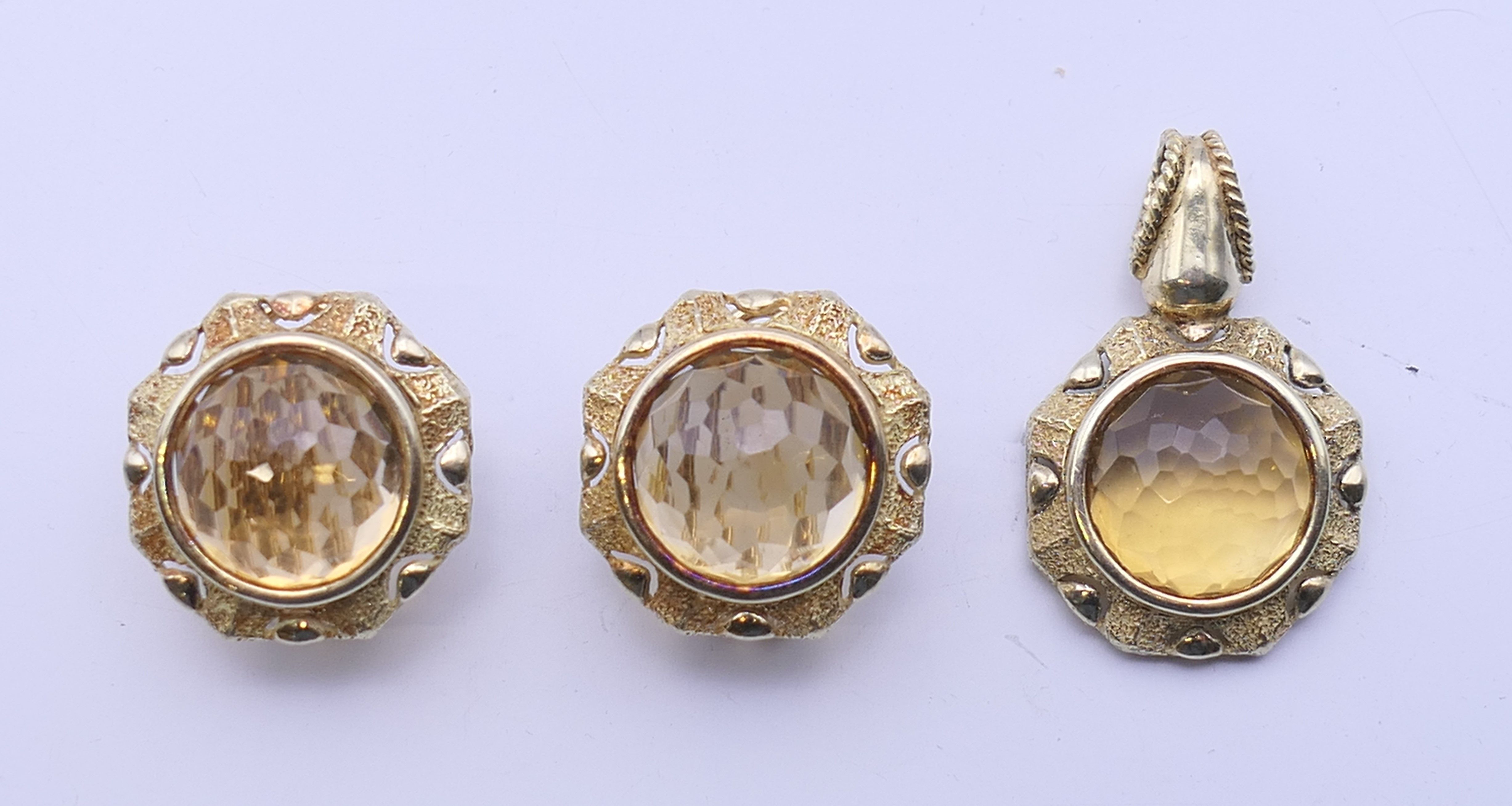 A pair of 18 ct gold citrine earrings and matching pendant. The pendant 3 cm high. 24.