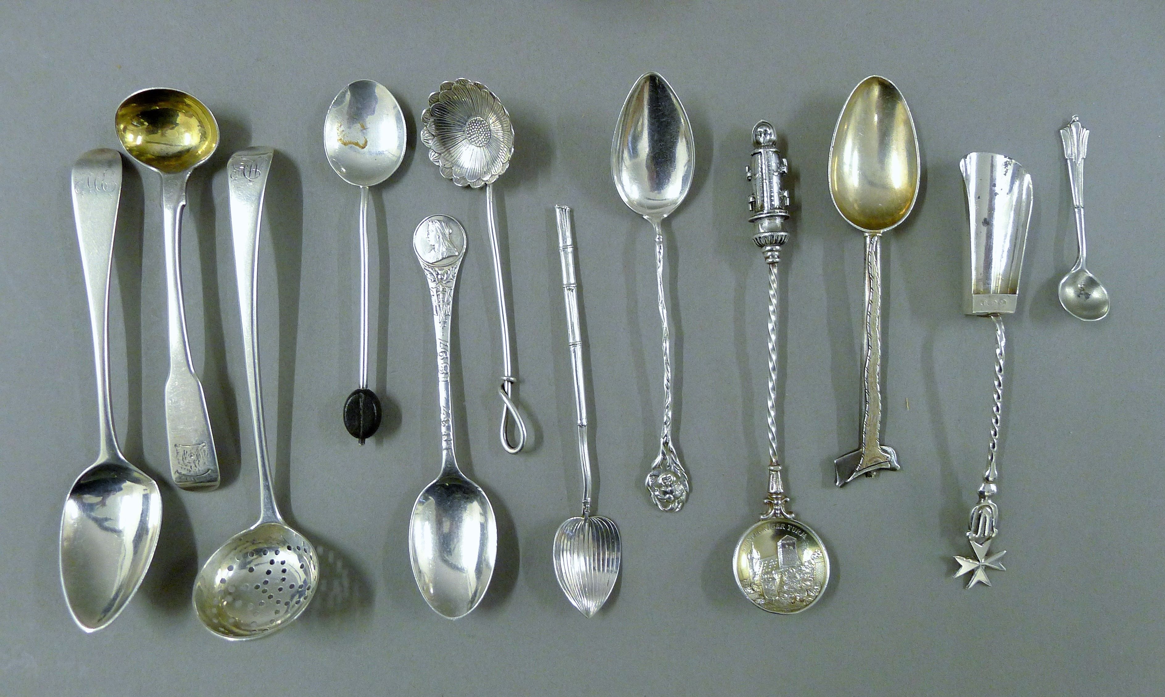A quantity of English and Foreign silver teaspoons, etc. 370.6 grammes total weight. - Image 3 of 3