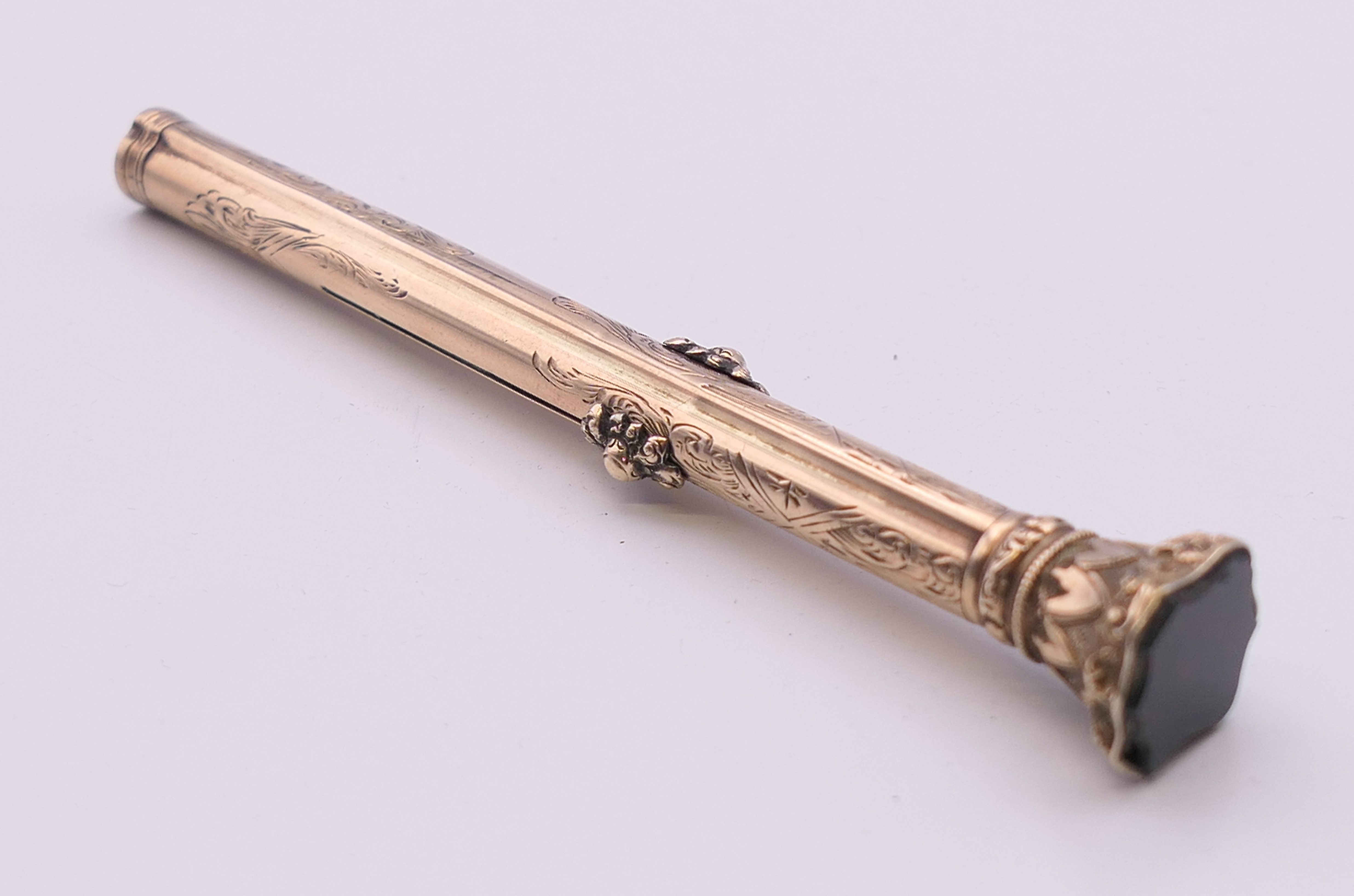 A Victorian combination propelling pen and pencil. 9.5 cm long.