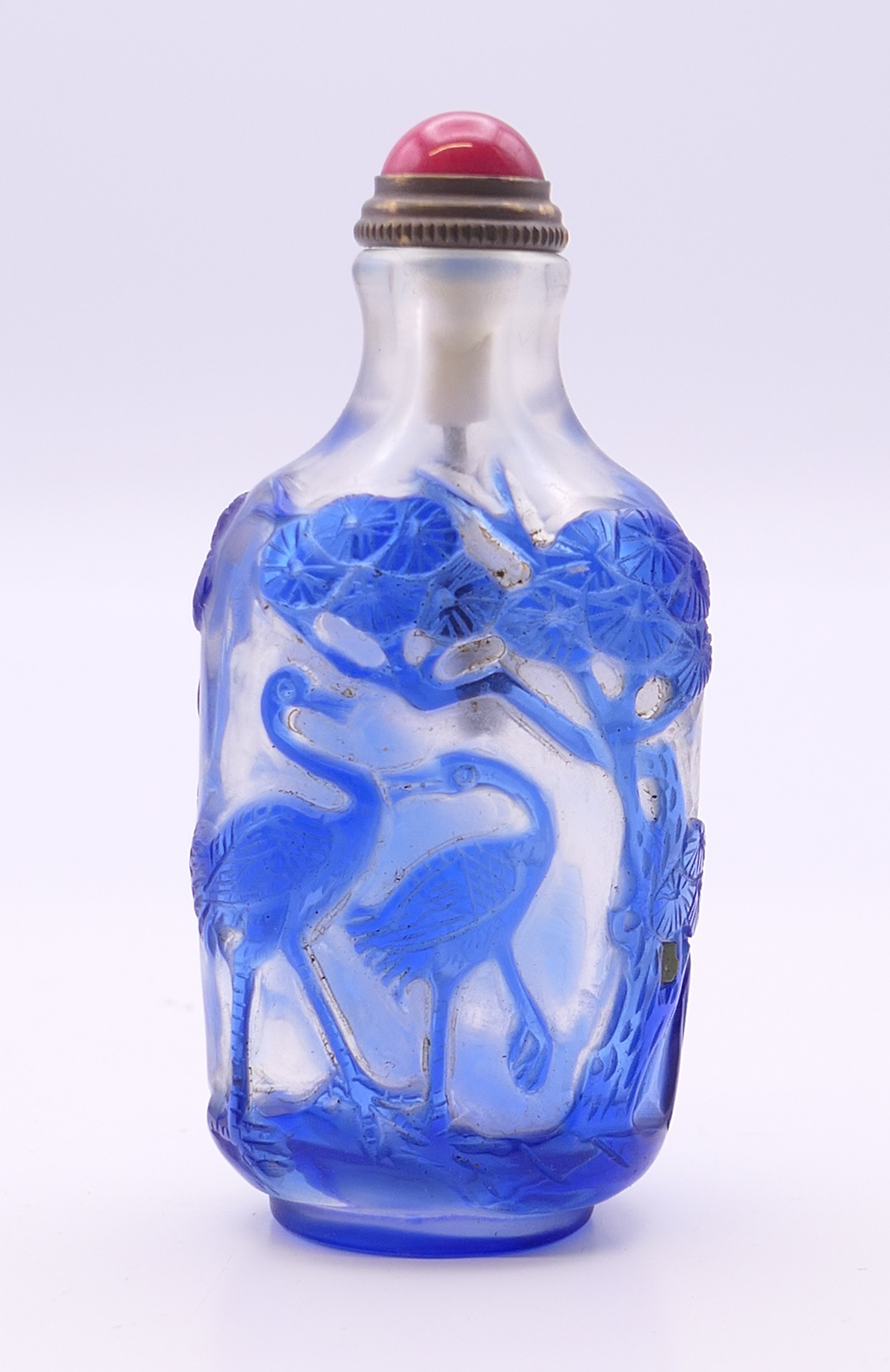 A Chinese cameo glass snuff bottle. 8 cm high.