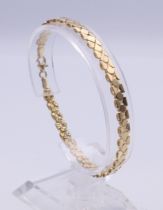 A small 9 ct gold bracelet. 18 cm long. 6 grammes.