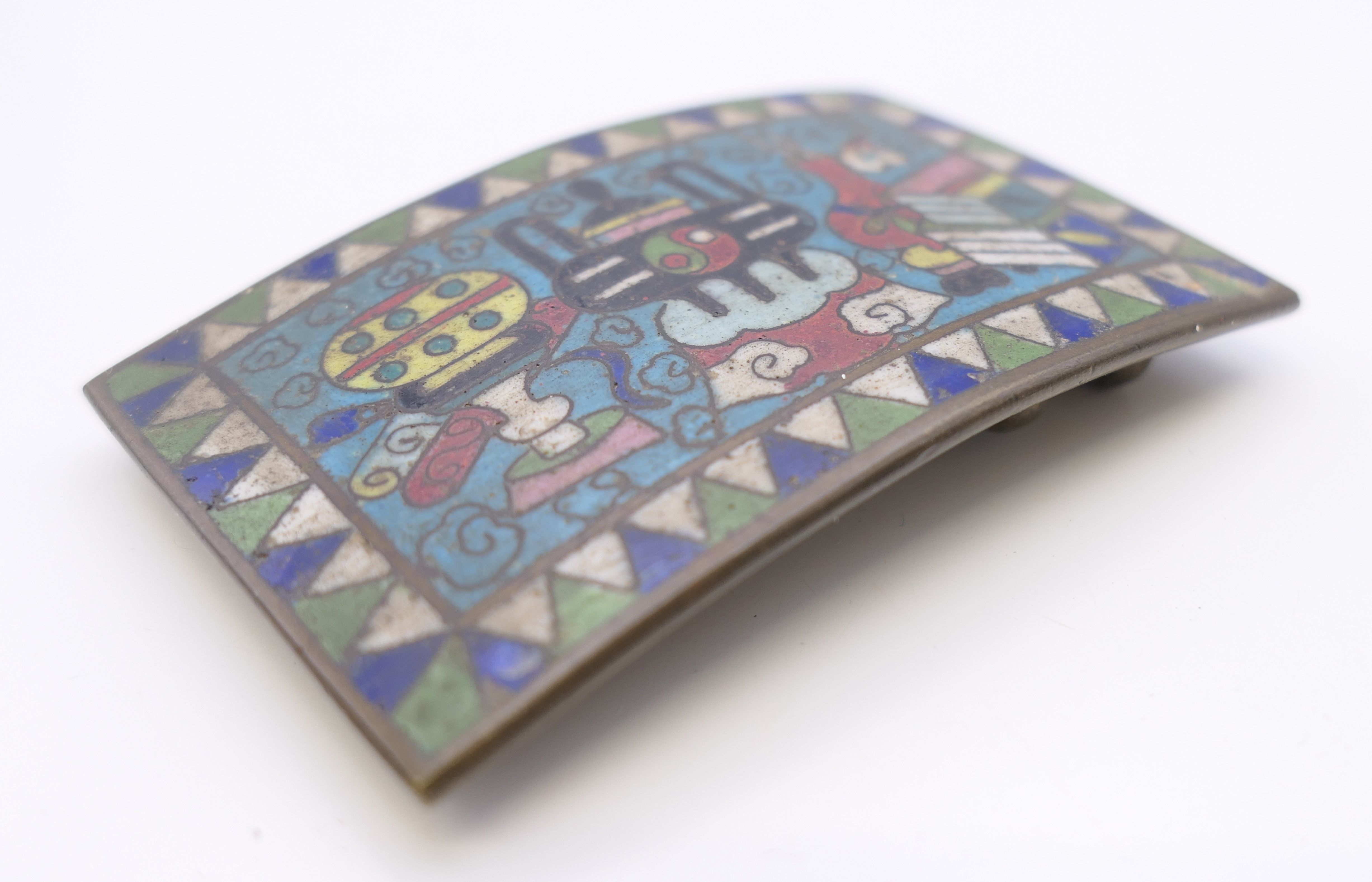 A late 19th/early 20th century Chinese cloisonne buckle. 6.5 cm wide. - Image 4 of 4