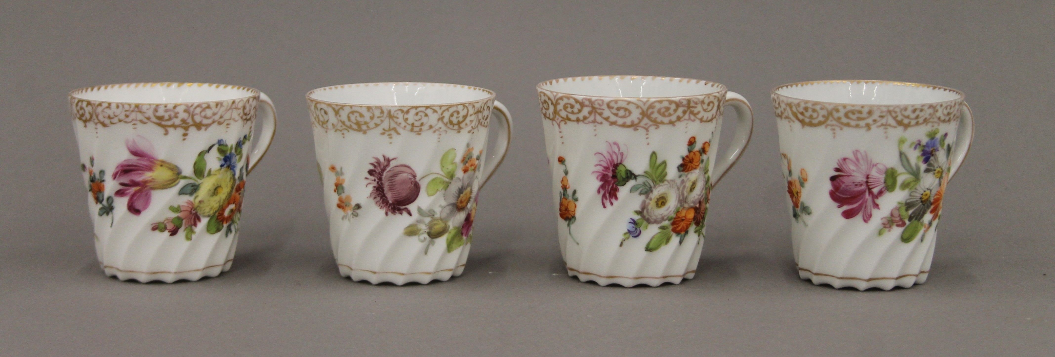 A quantity of Dresden and Vienna porcelain cups and saucers. - Image 7 of 12