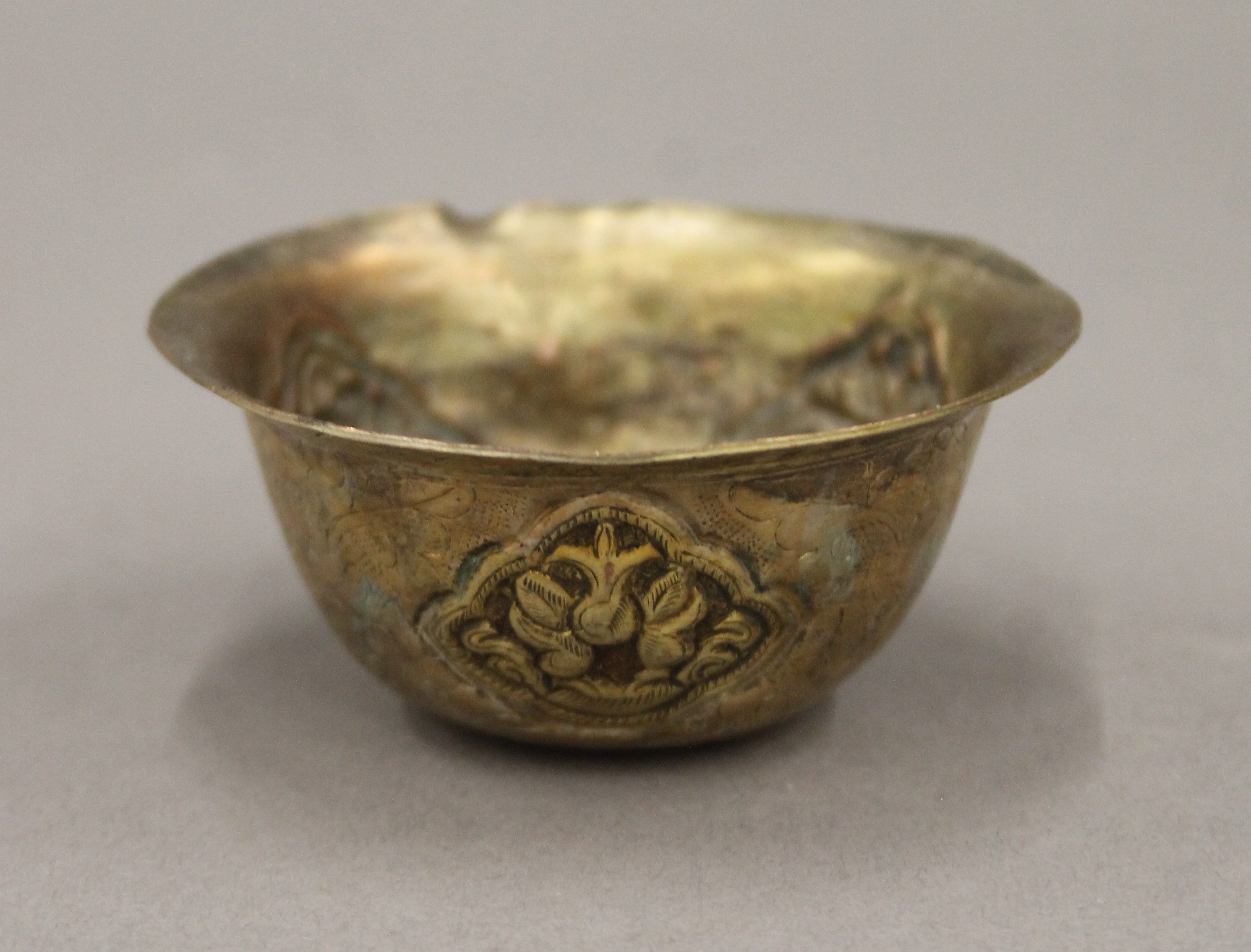 Three 19th century Tibetan bowls. 7 cm diameter. - Image 3 of 6