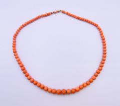 A coral bead necklace. 39 cm long.