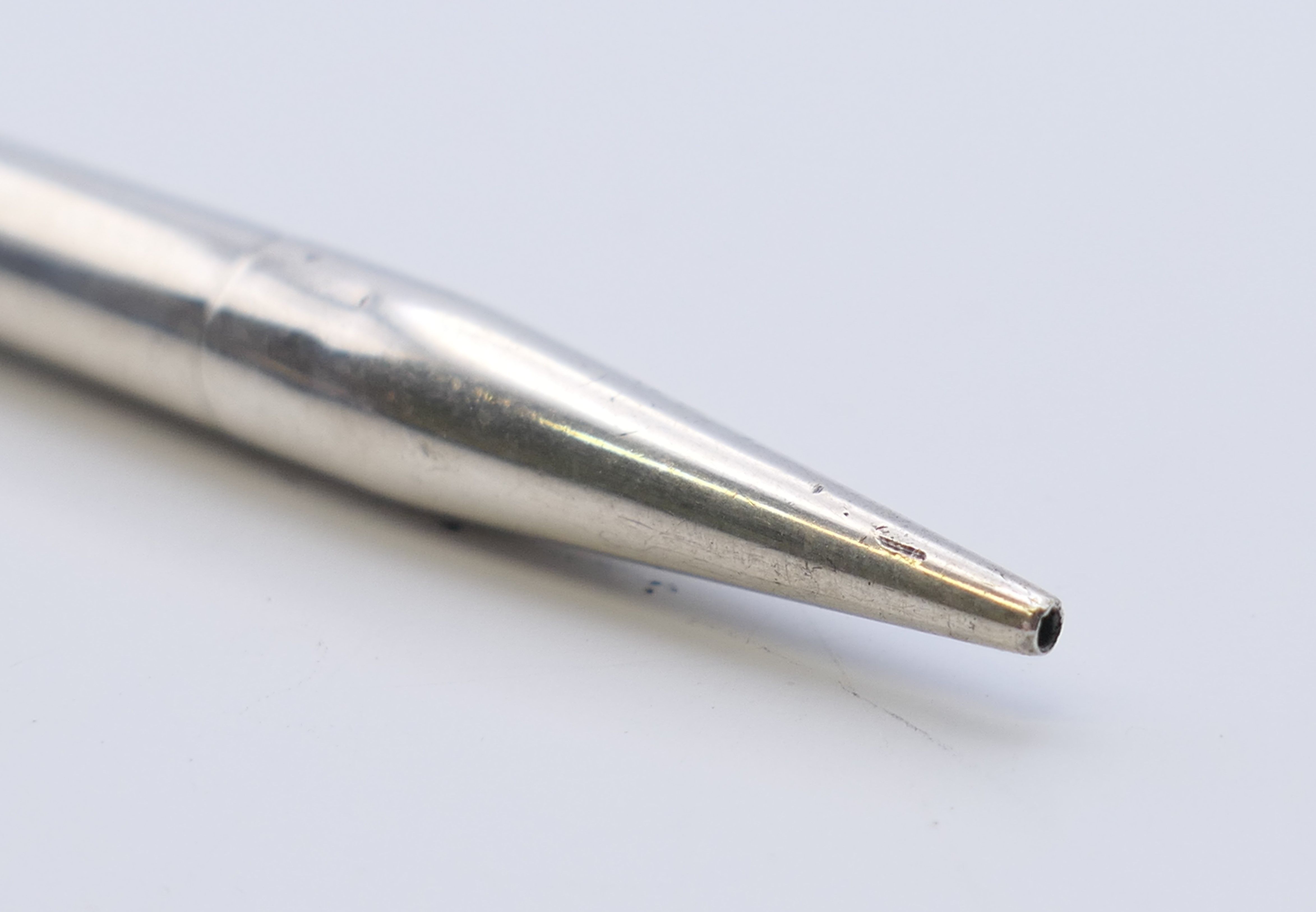 A silver propelling pencil, hallmarked Birmingham 1932. 12 cm long. - Image 6 of 6