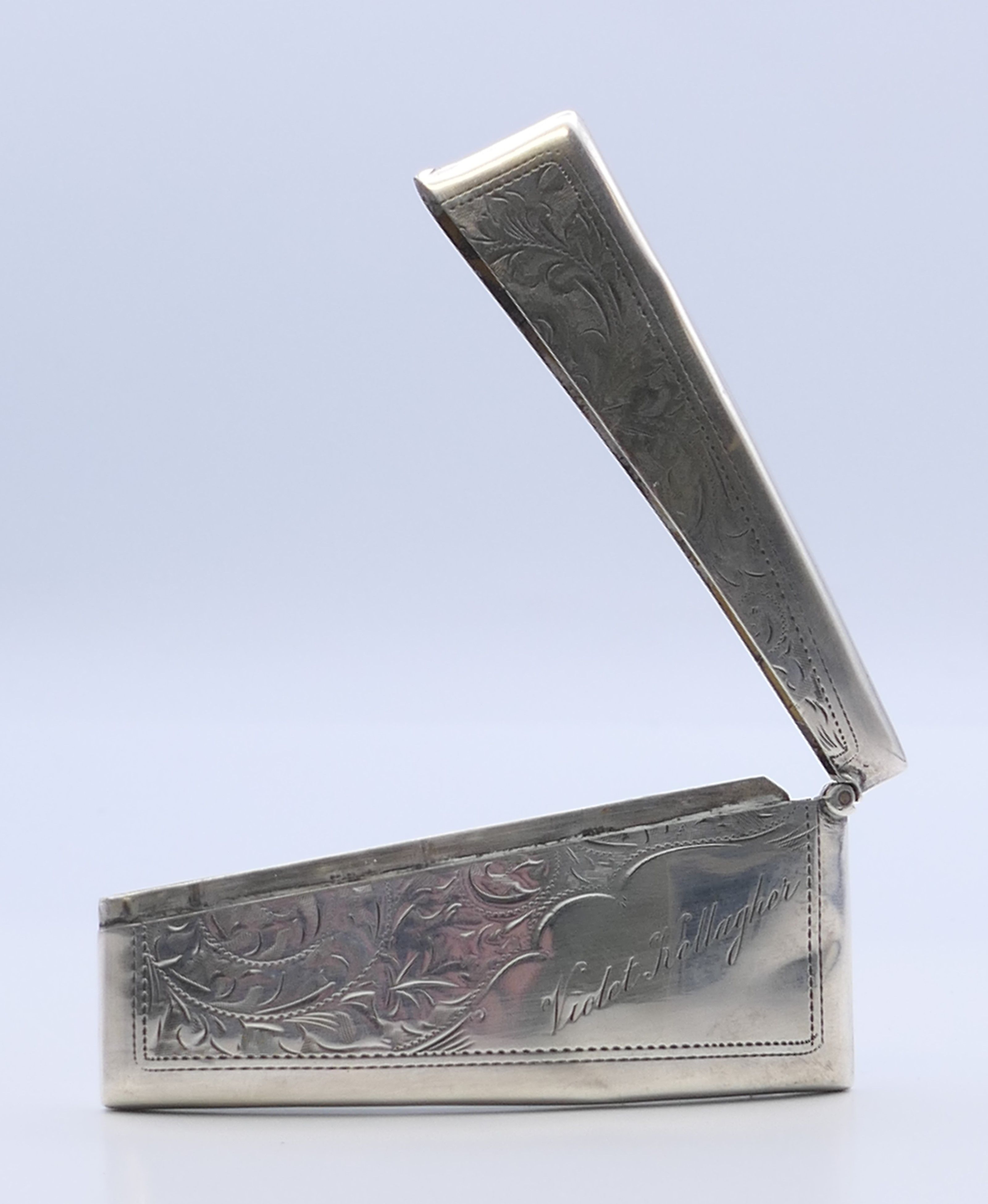 A silver visiting card case, hallmarked Chester 1912. 8 cm long. - Image 5 of 6
