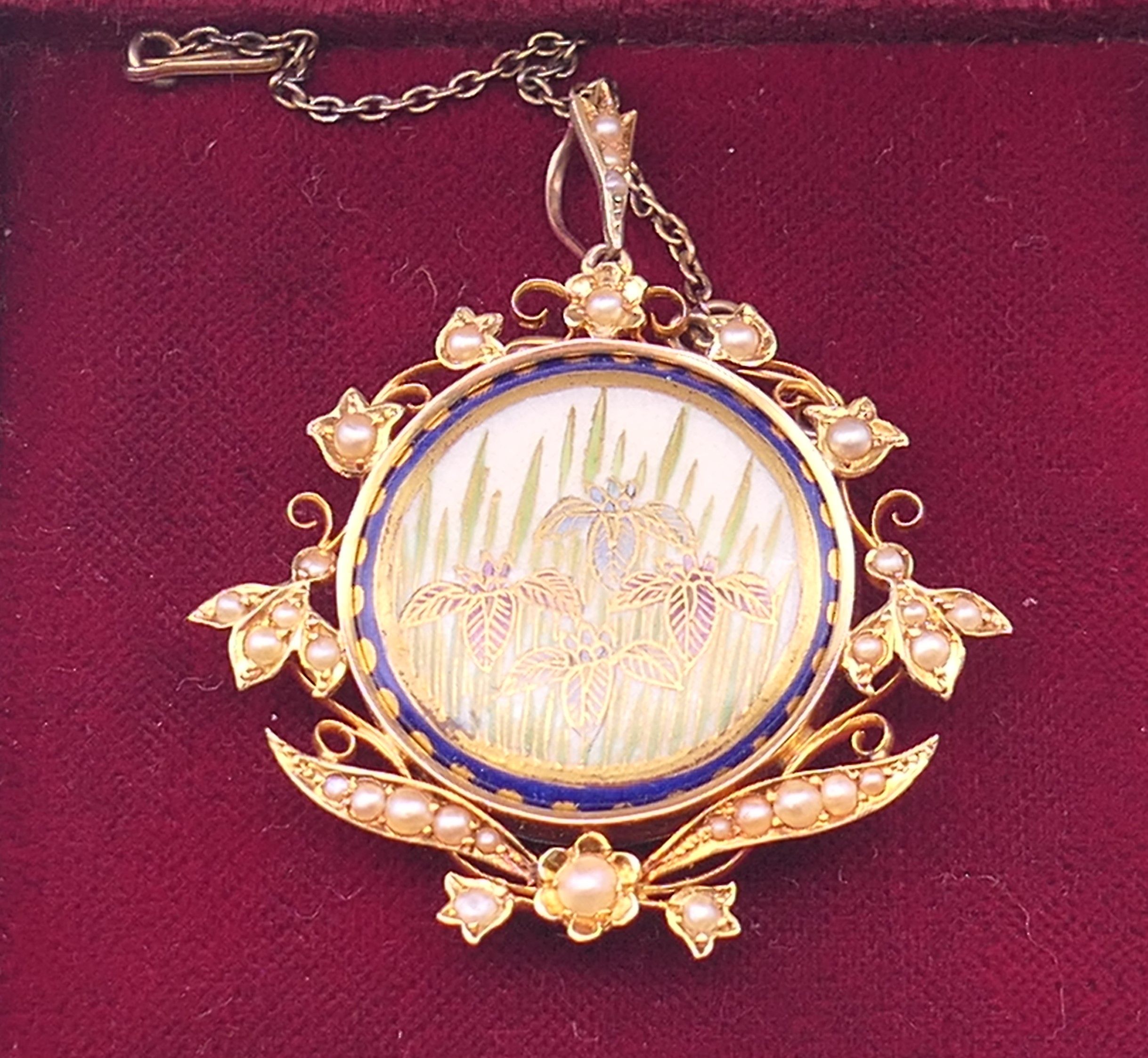 A gold and seed pearl pendant centred with a Satsuma porcelain plaque. 4 cm wide. - Image 8 of 13