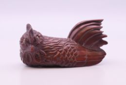 A netsuke formed as a chicken. 6 cm long.