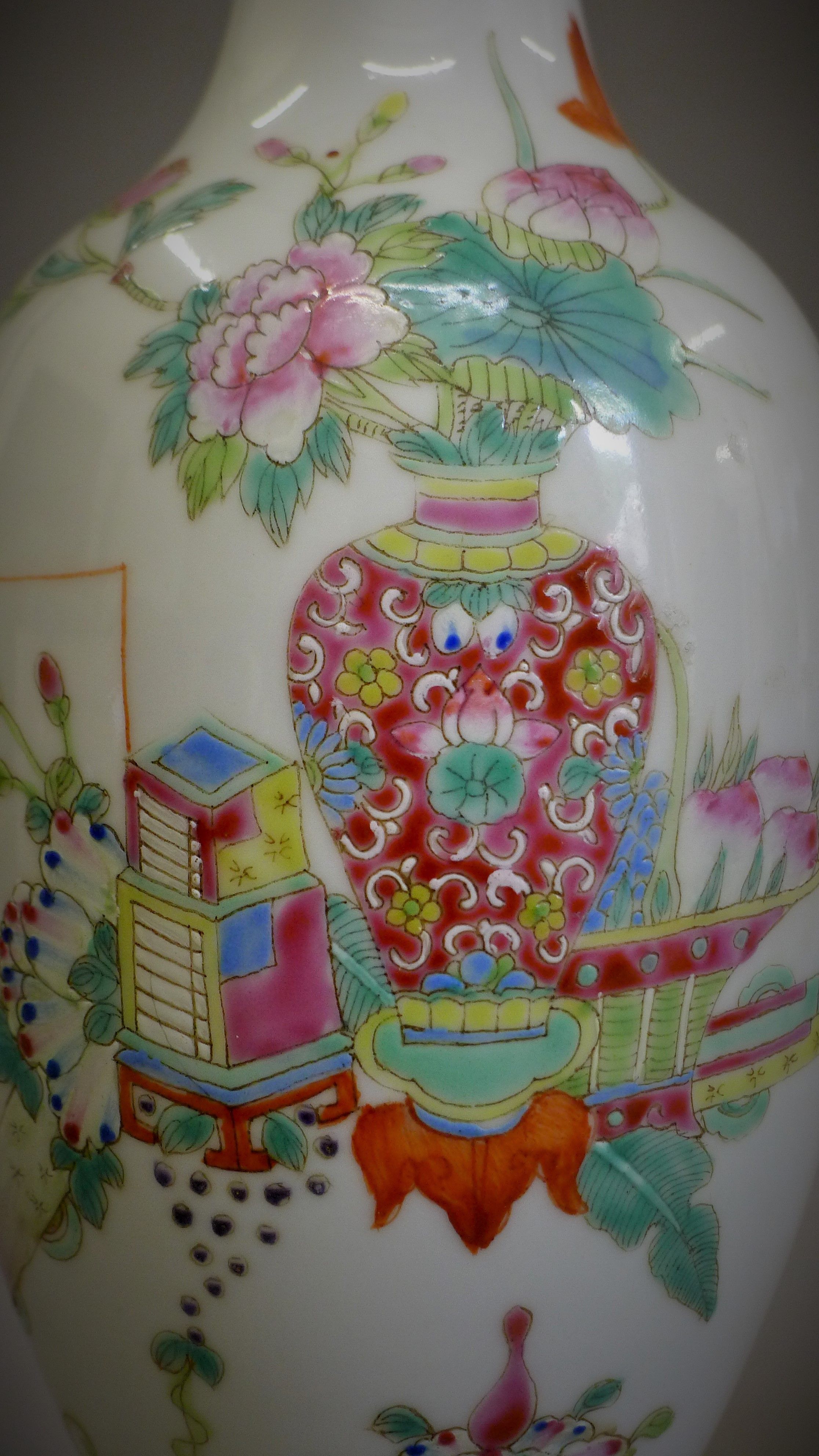 A 19th century Chinese porcelain lamp. 36 cm high overall. - Image 4 of 4